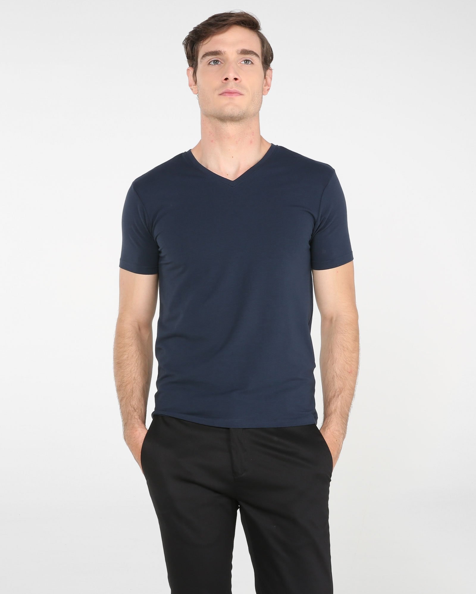 camiseta gola v masculina riachuelo