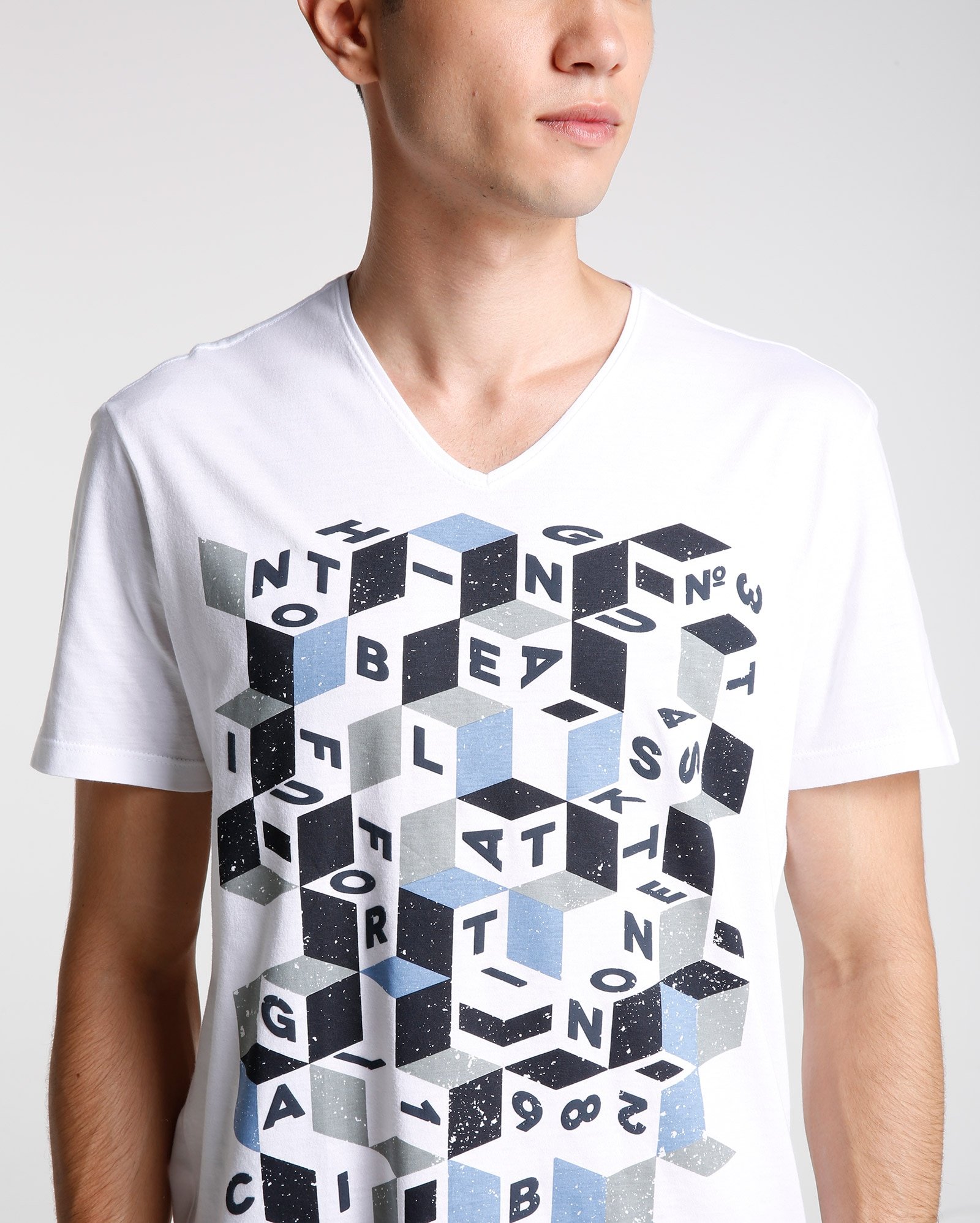 camiseta gola v masculina riachuelo