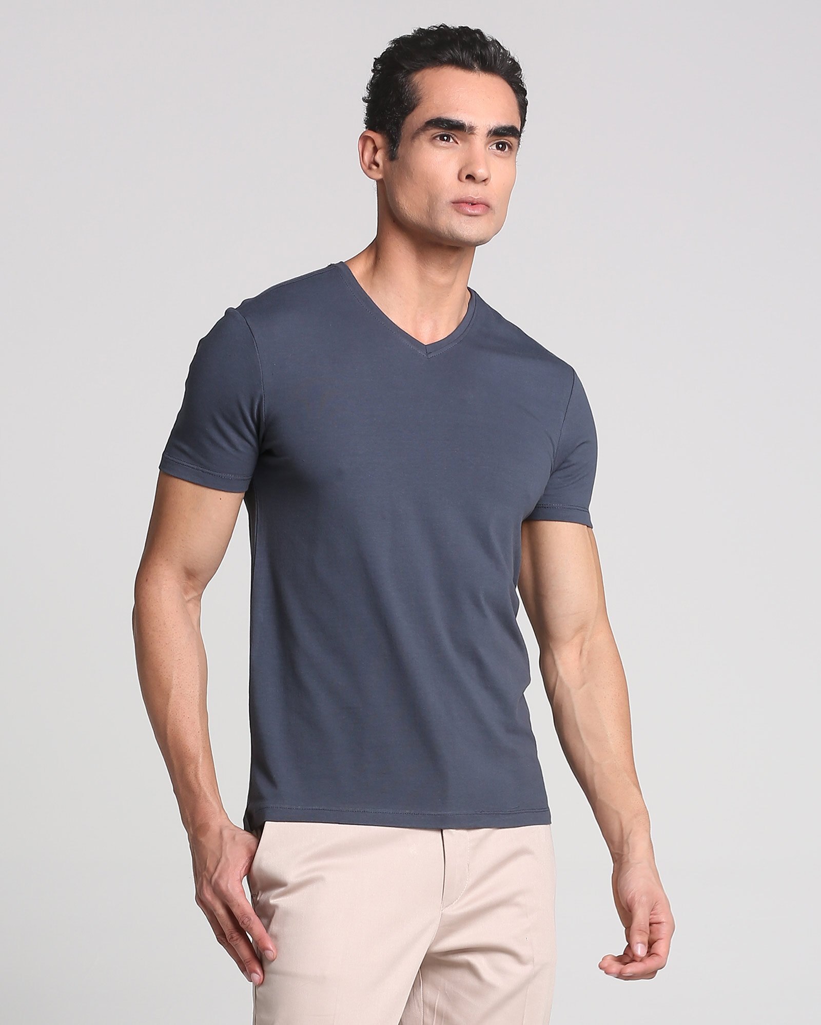 camiseta gola v masculina riachuelo