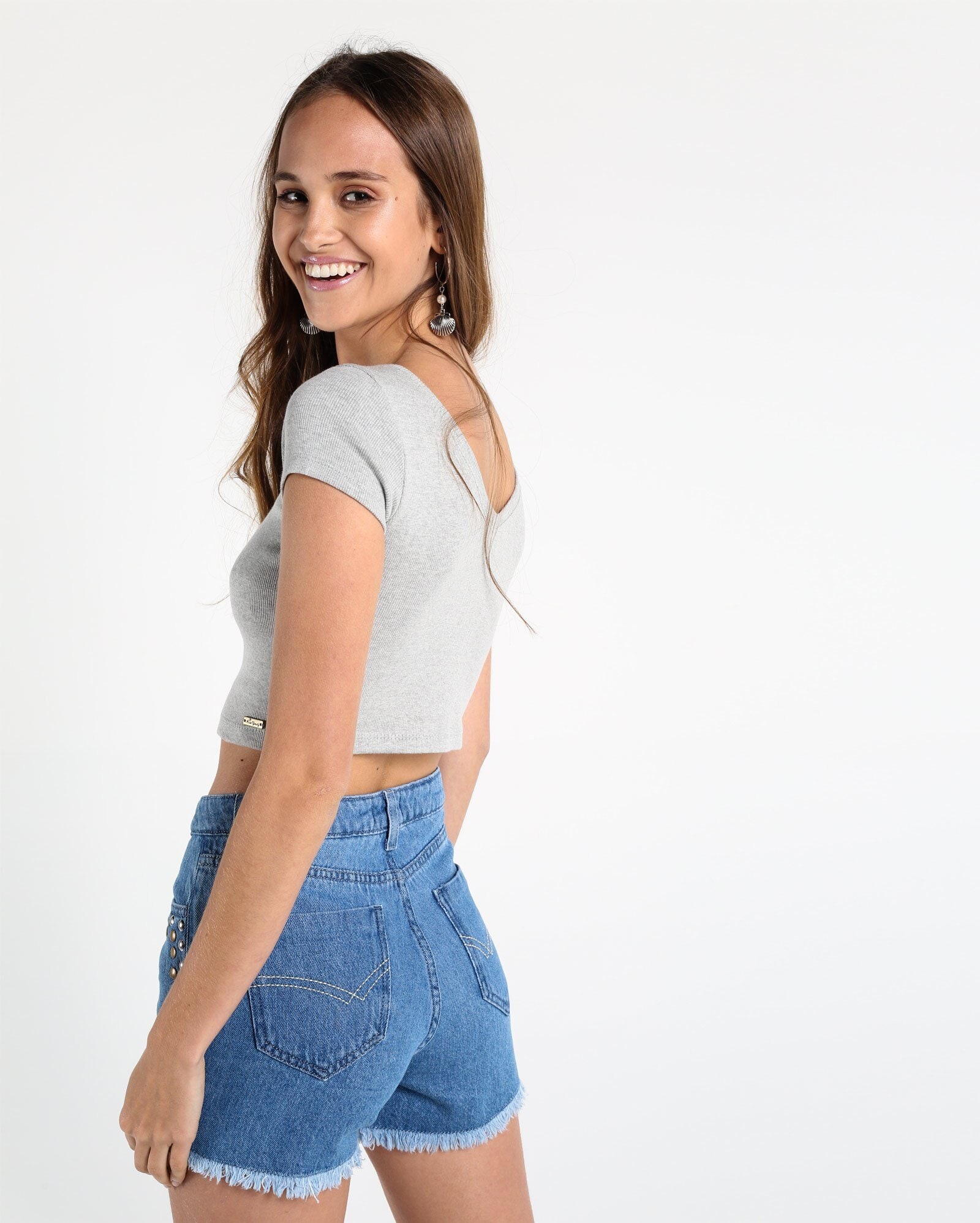 blusa cropped levis