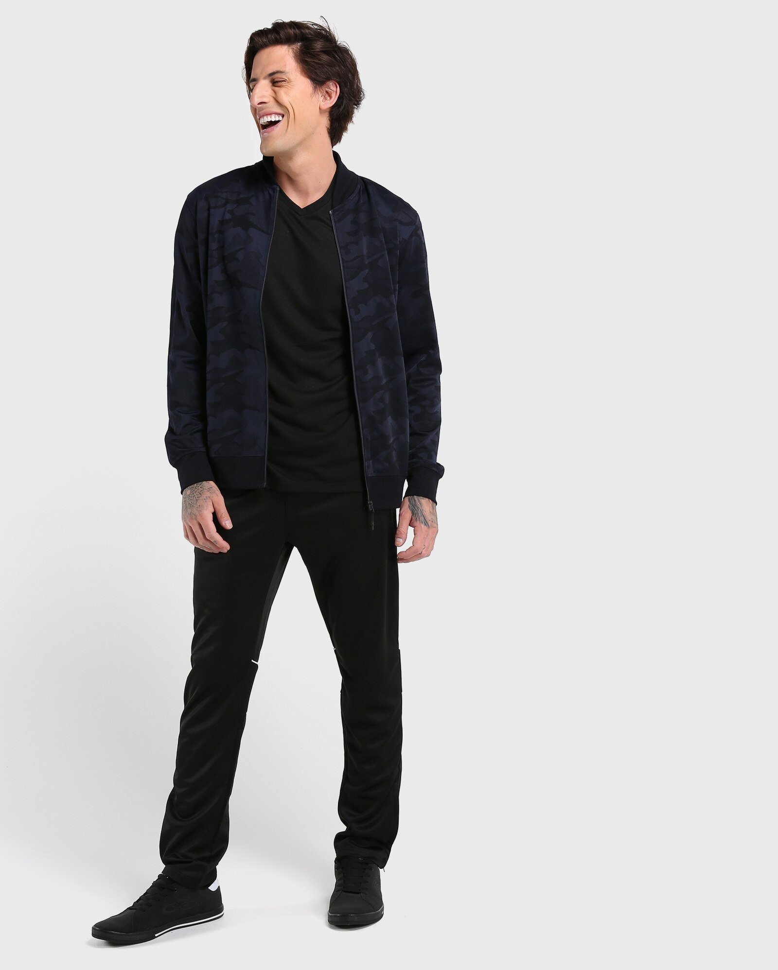 camiseta gola v masculina riachuelo