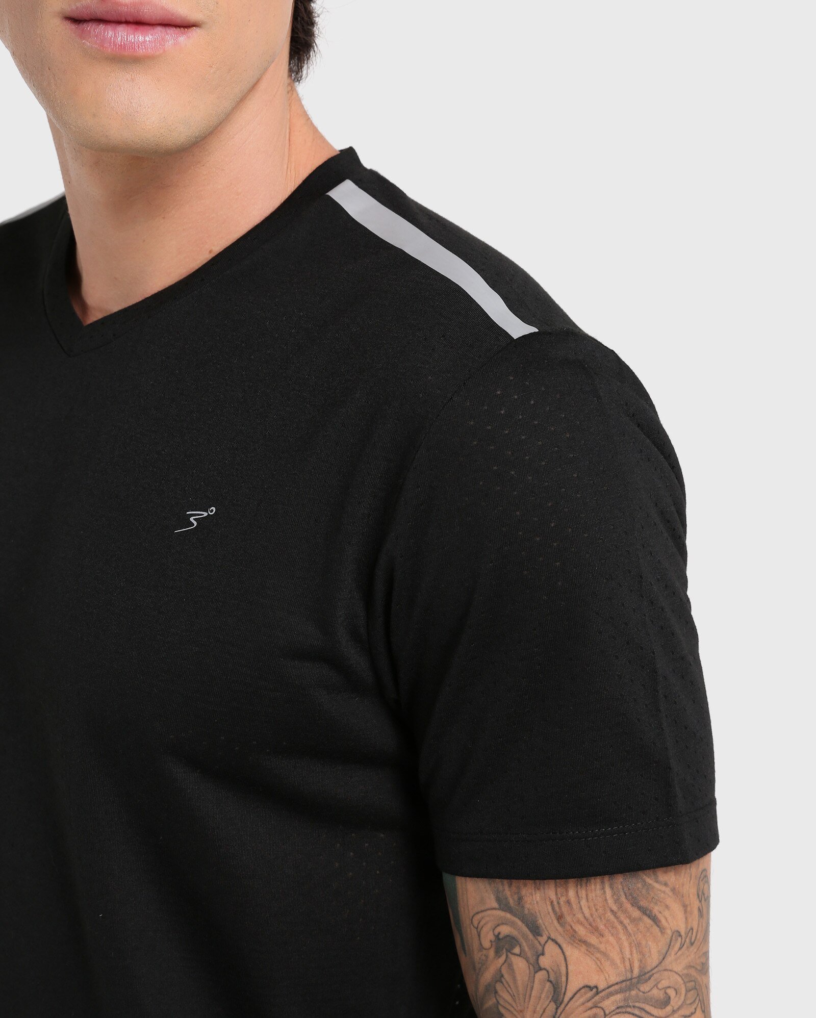 camiseta gola v masculina riachuelo