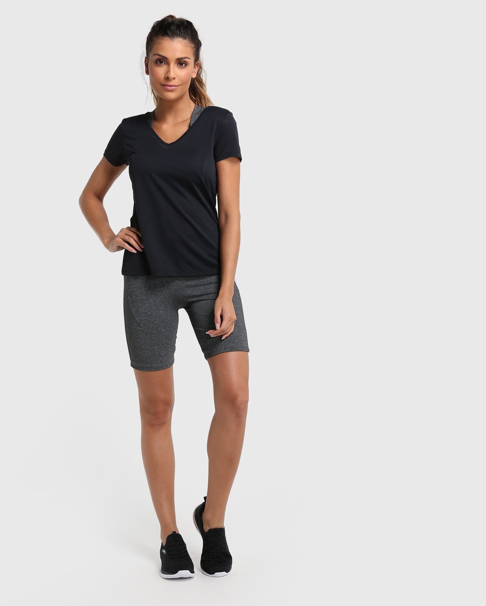 camiseta com v nas costas
