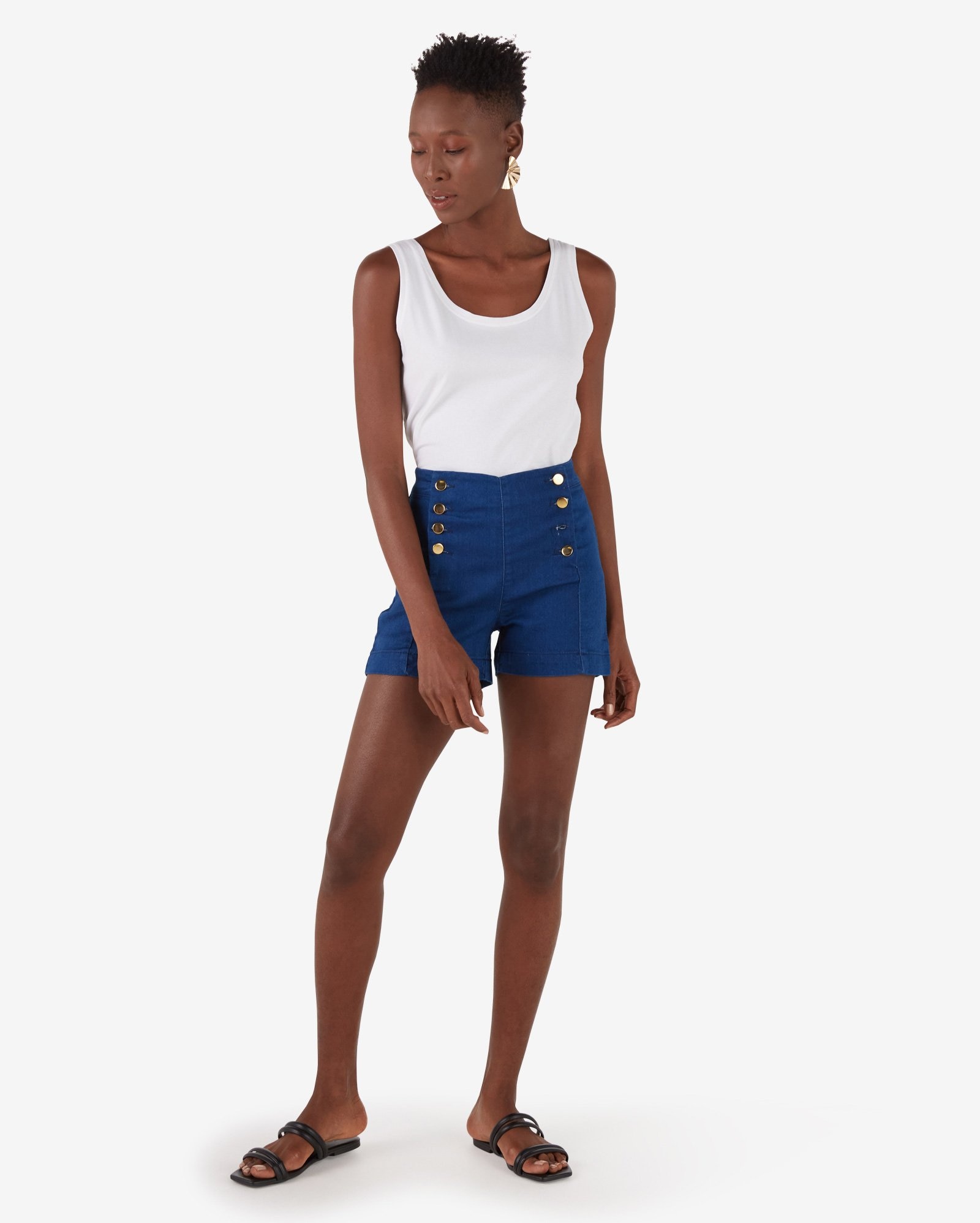 short jeans cintura alta com botoes