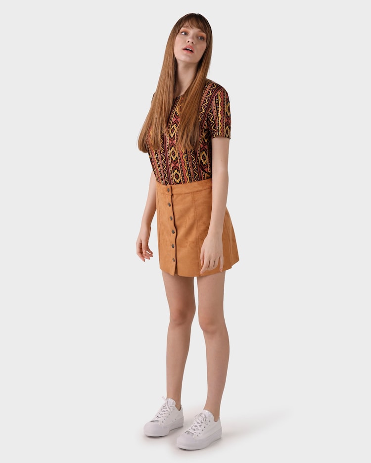 Riachuelo Saia Curta Feminina Suede Botões Marrom Claro Pool by