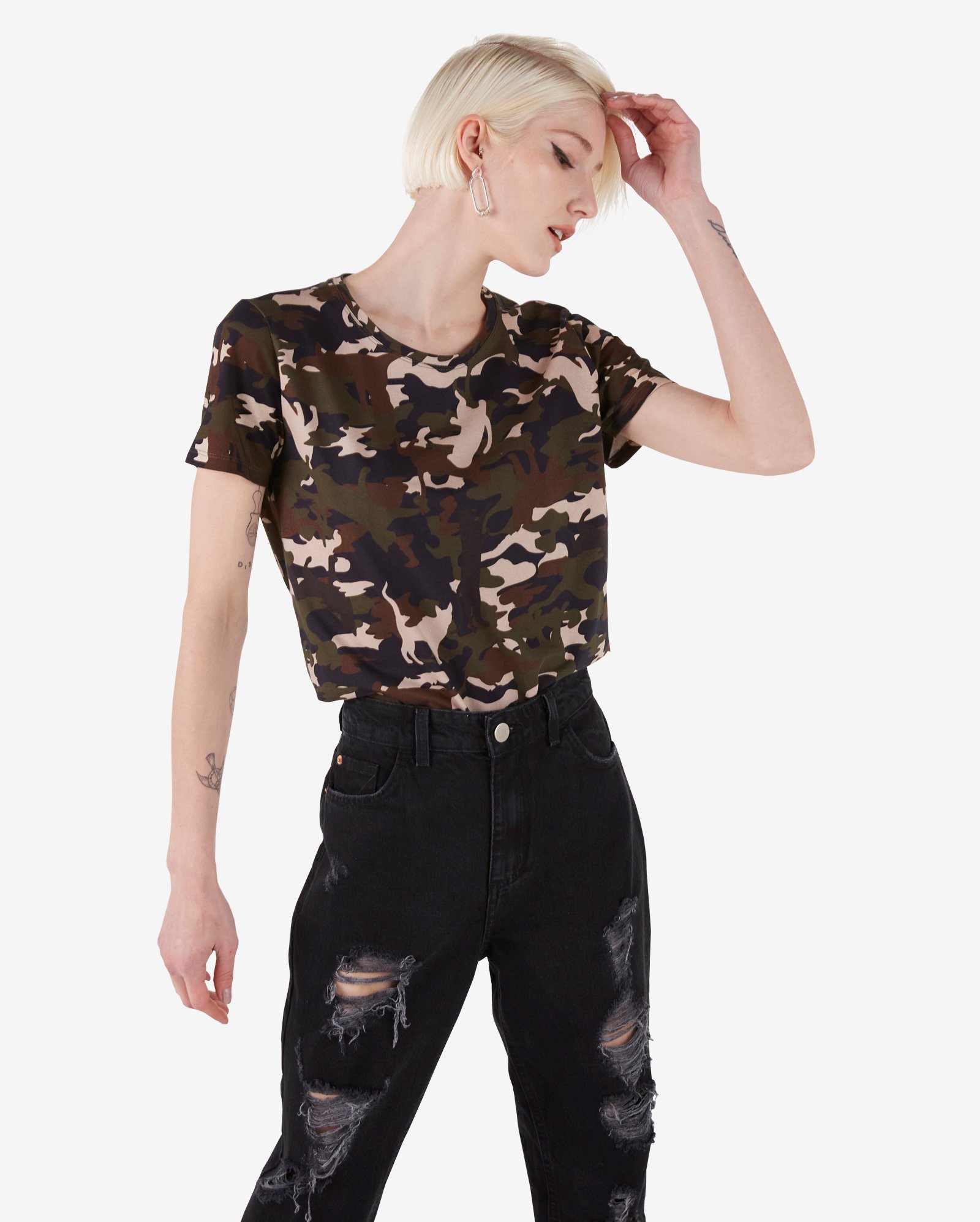 blusa com manga camuflada
