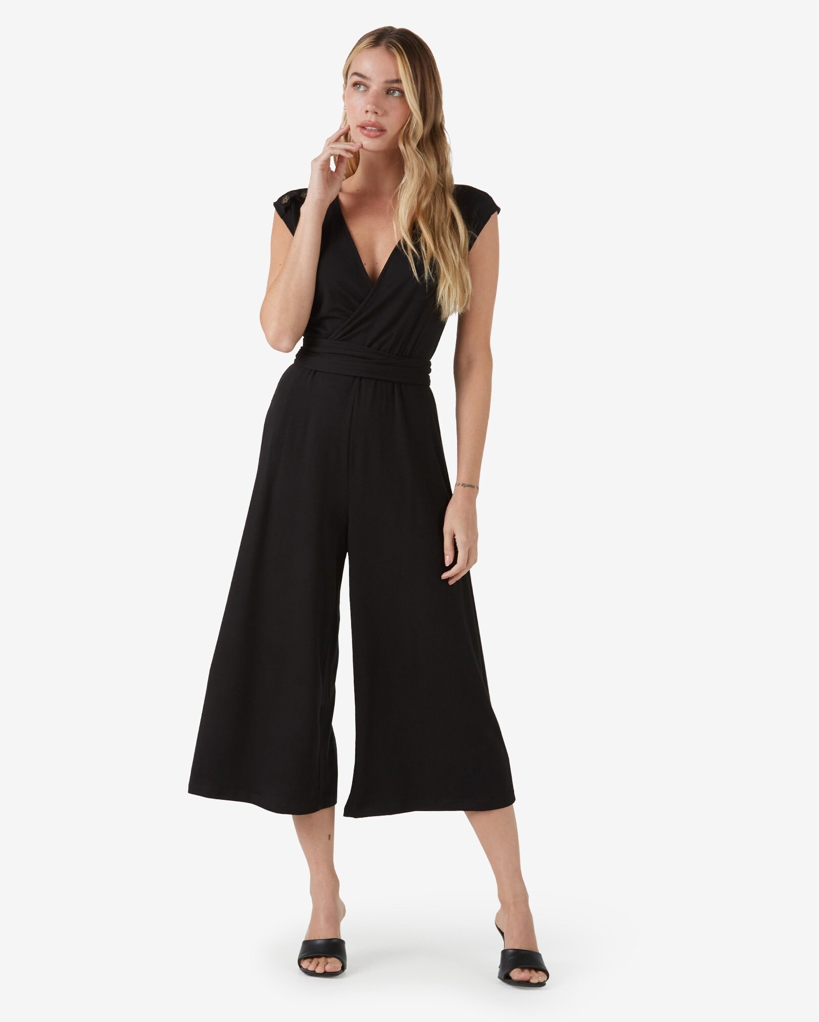 Riachuelo | Macacão Feminino Pantacourt Envelope Malha Botões Preto AK by  Riachuelo