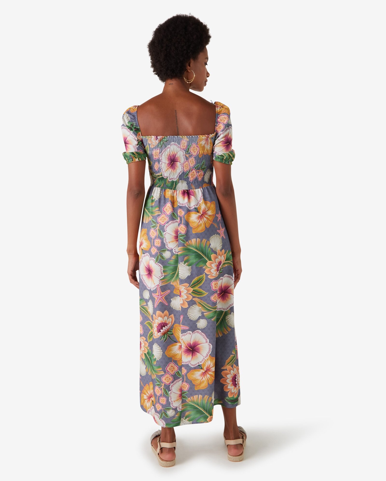 vestido com blusa por baixo riachuelo