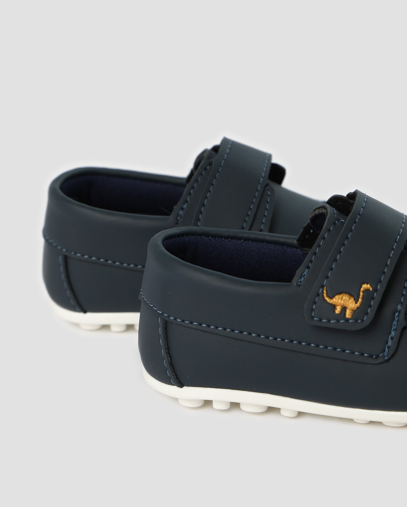 Sapato mocassim infantil bordado dino azul | Riachuelo