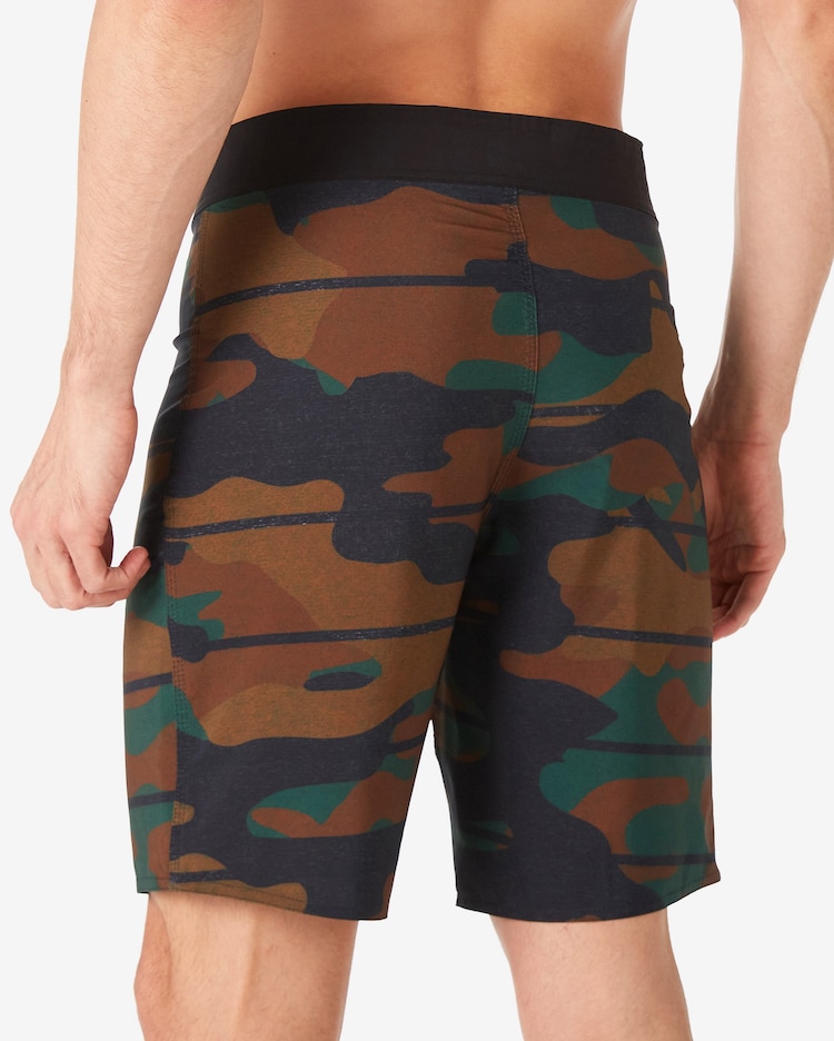 Riachuelo Bermuda Surf Masculina Tactel Camuflada Preto Pool by