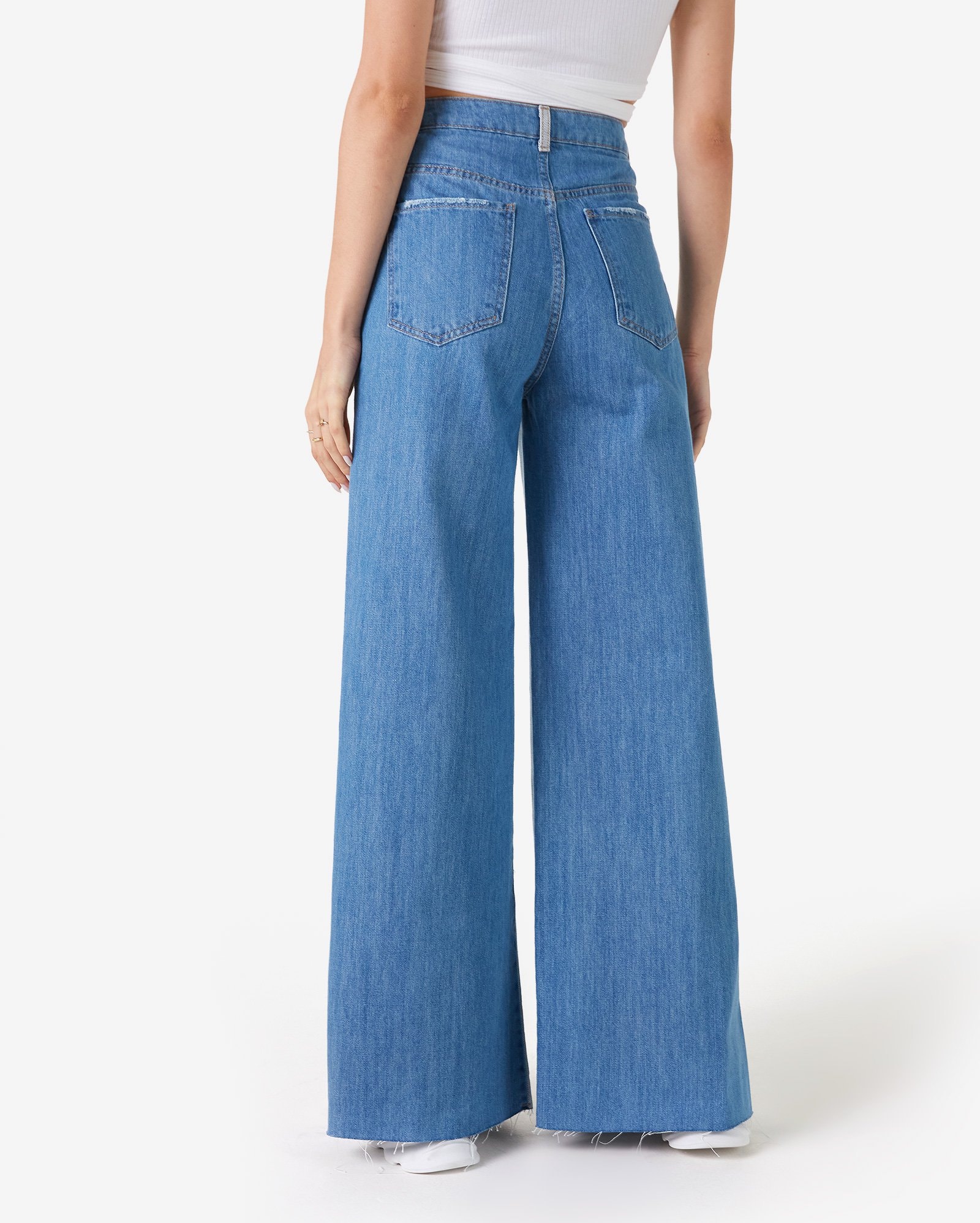 Riachuelo | Calça Jeans Feminina Botão Cós Wide Leg Azul Jeans Médio Pool  by Riachuelo