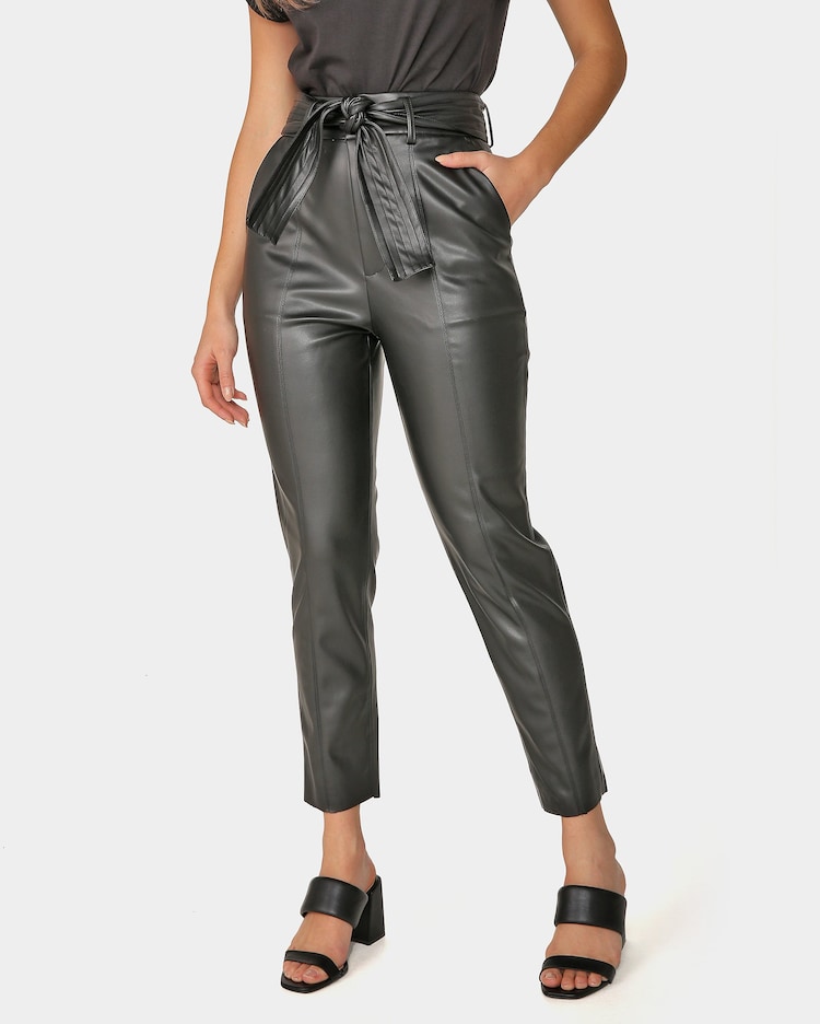 Riachuelo Calça Feminina Clochard Amarração PU Preto AK by Riachuelo