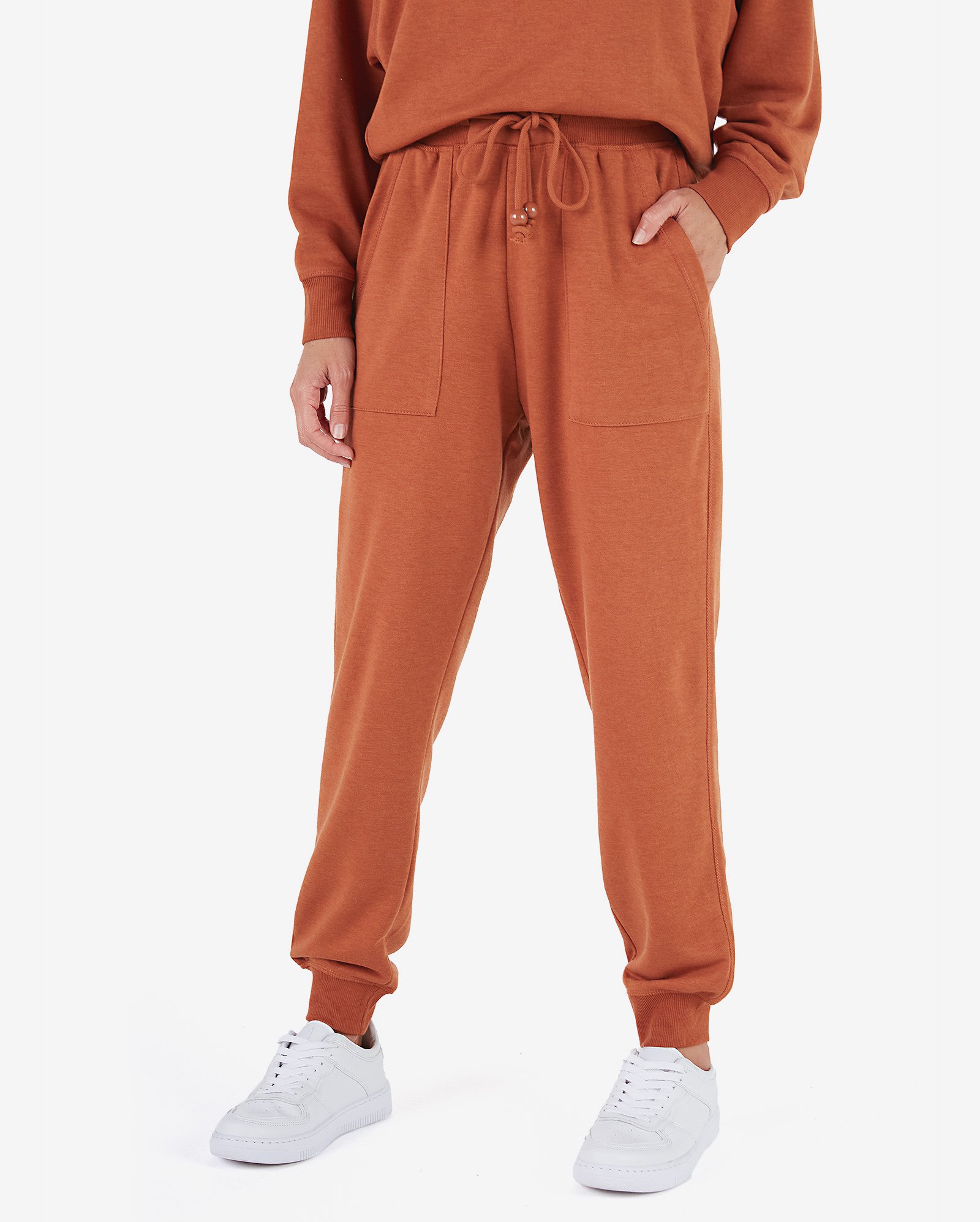 Riachuelo | Calça de Moletom Feminina Jogger sem Felpa Amarração Marrom ...