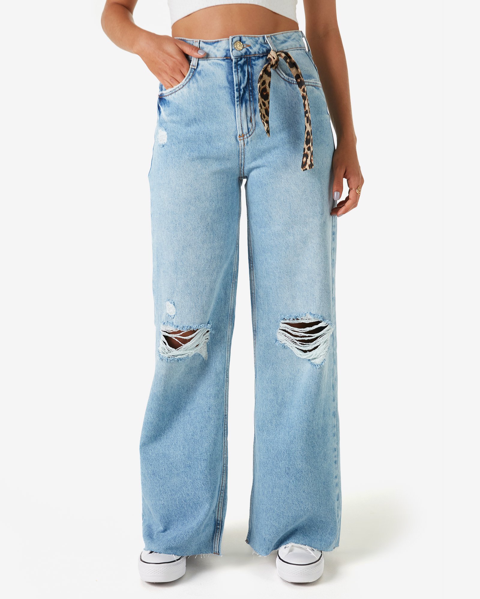 Riachuelo | Calça Jeans Feminina Wide Leg Destroyed Detalhe Onça Denim  Claro Pool by Riachuelo