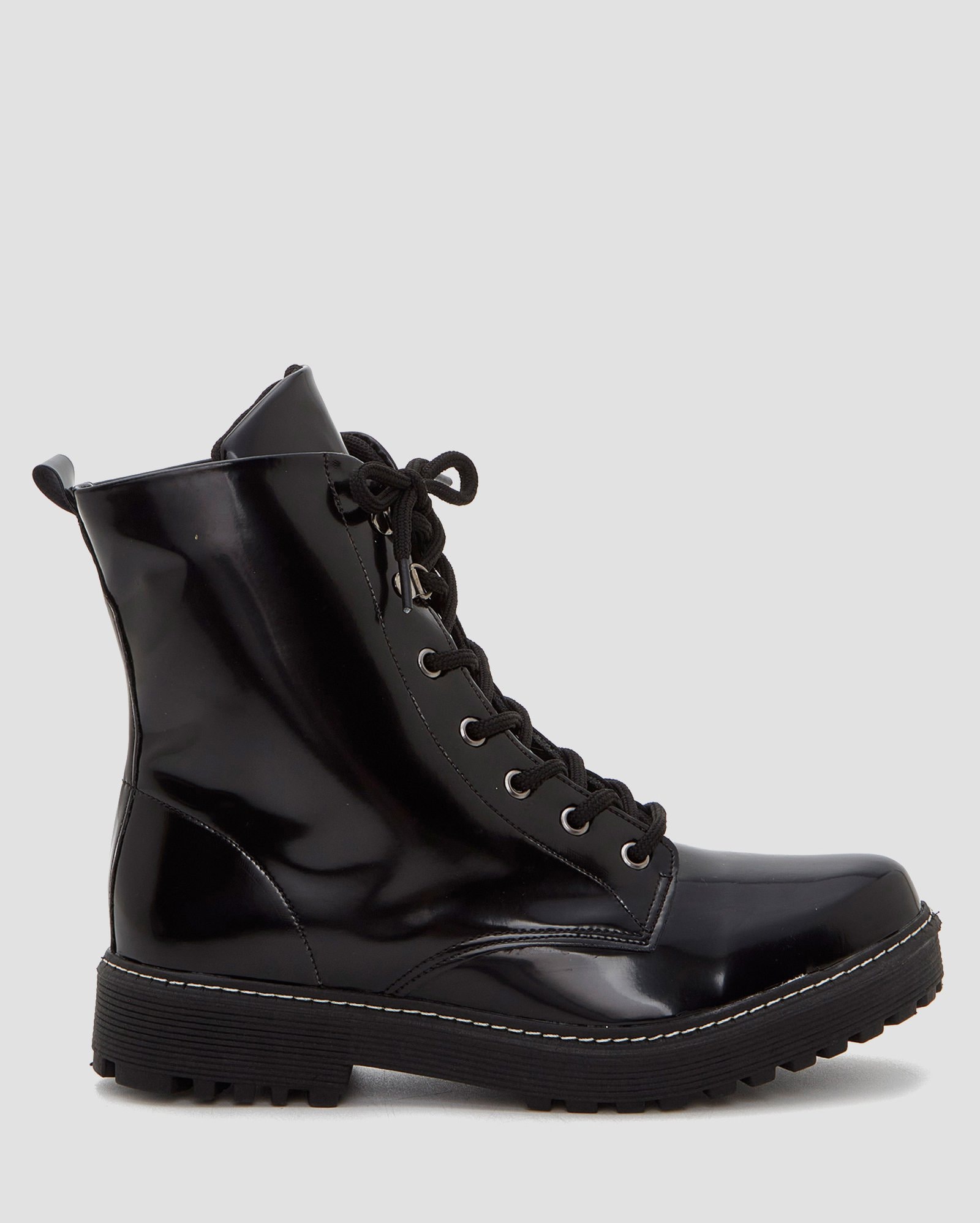 Top coturno tratorado verniz preto Store Black Friday