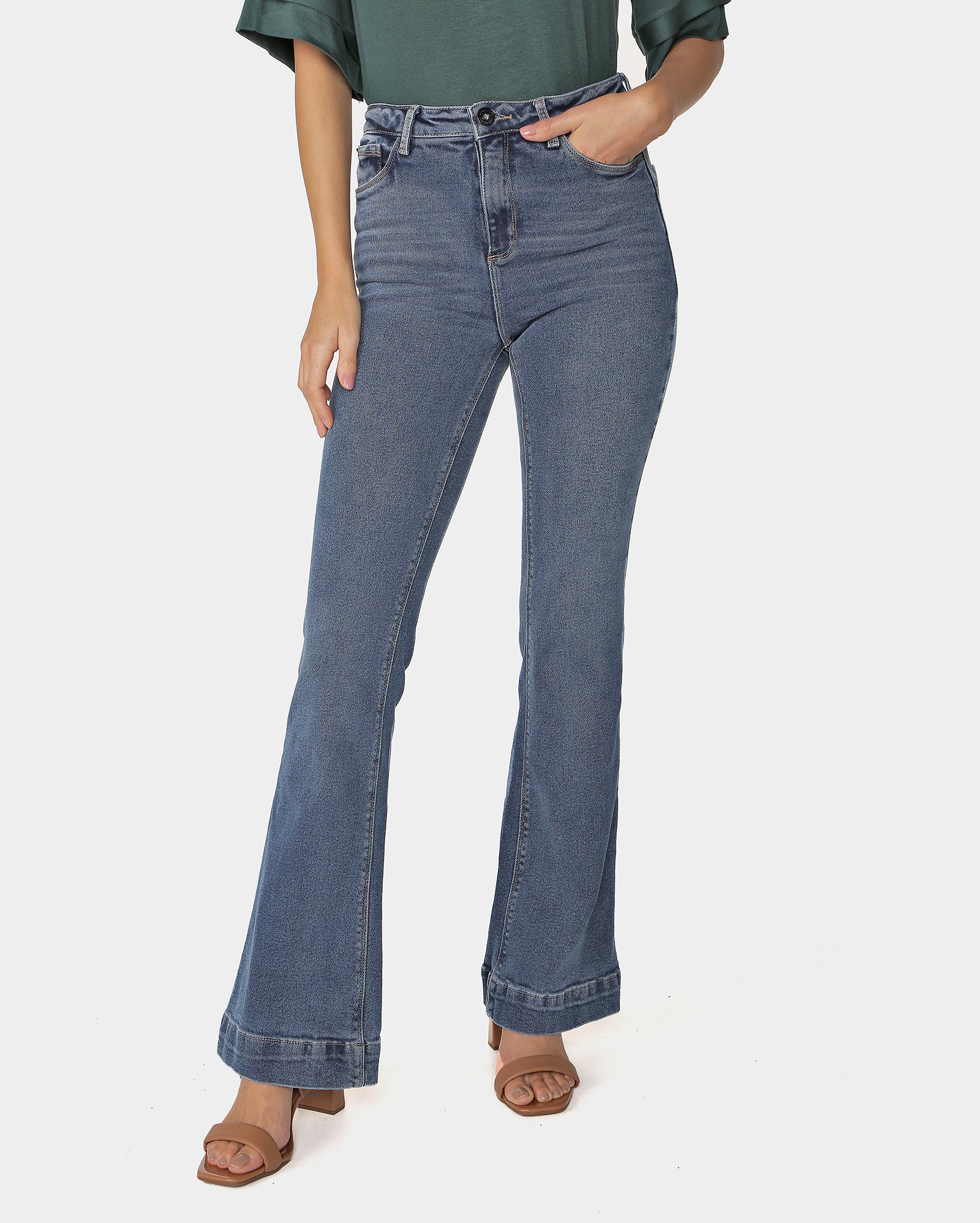 Riachuelo | Calça jeans feminina flare cintura baixa denim médio | AK ...
