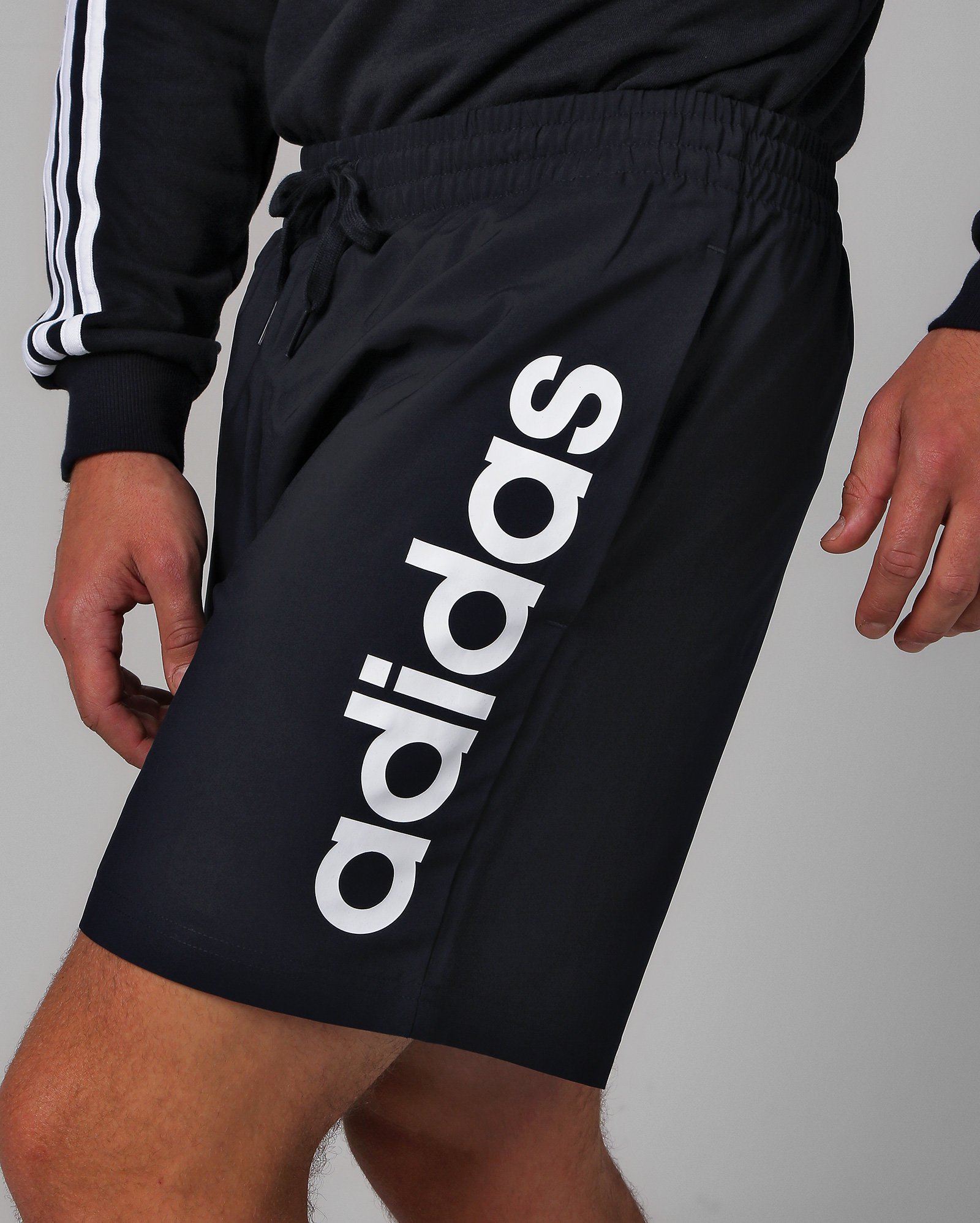 Riachuelo | Shorts aeroready essentials chelsea linear logo azul