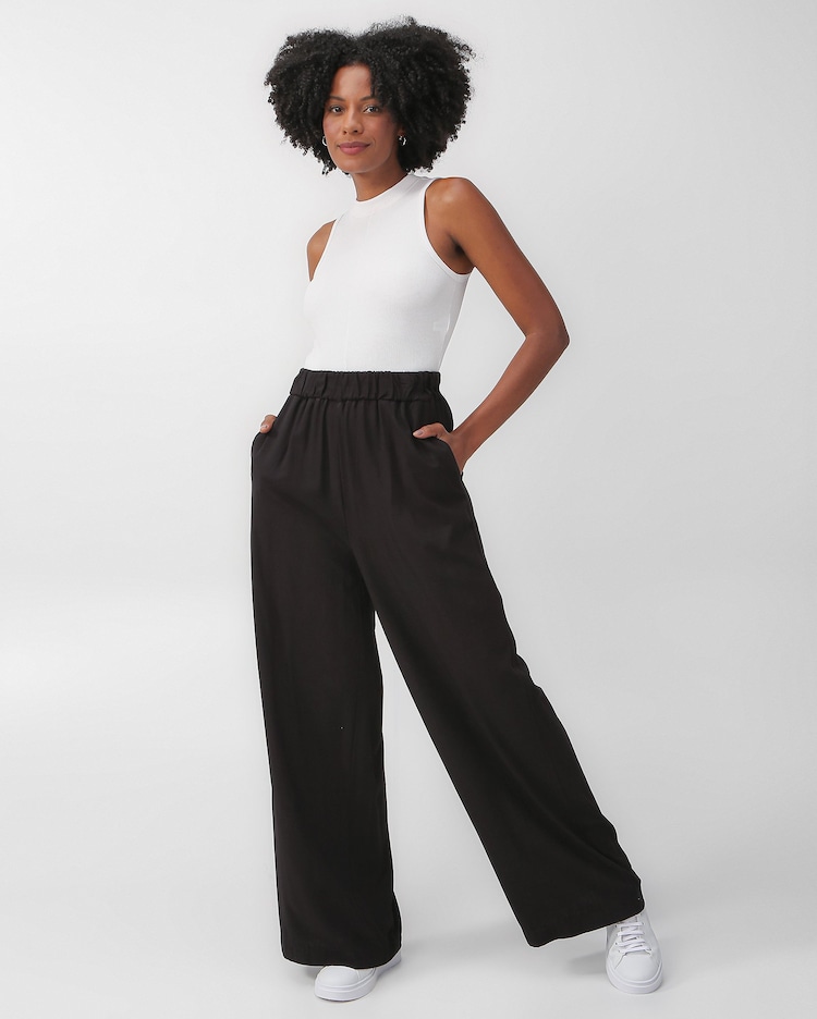 Riachuelo Calça feminina pantalona em viscose cós elástico preta