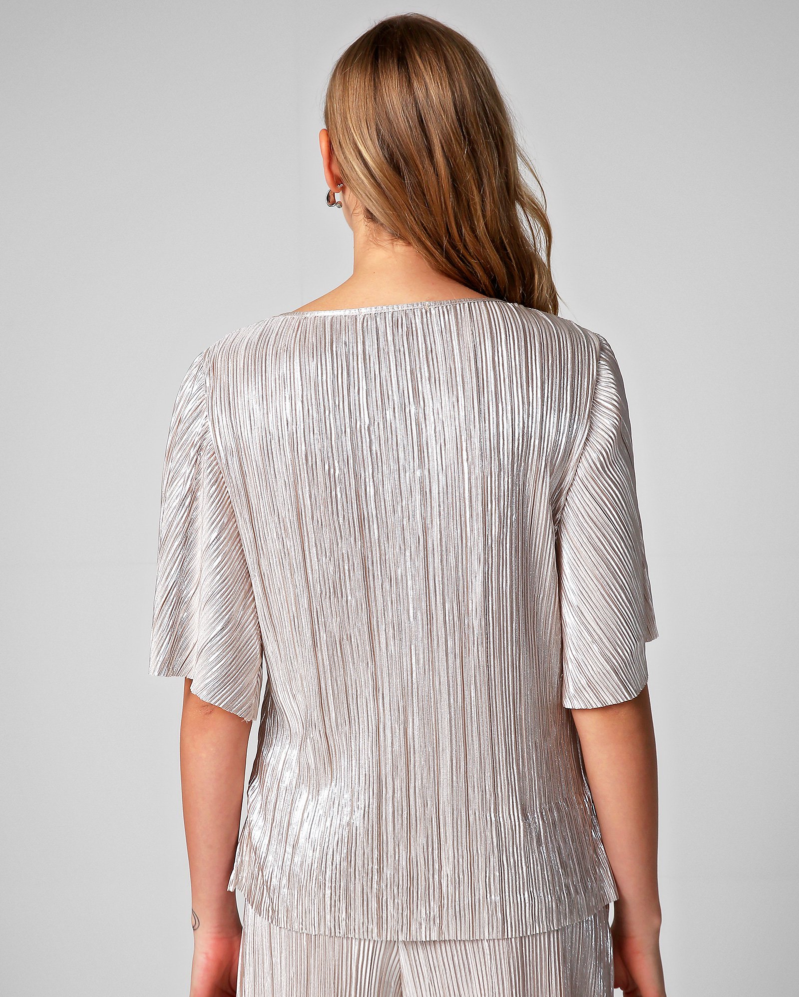 Riachuelo Blusa feminina reta com brilho plissada prata Ak by