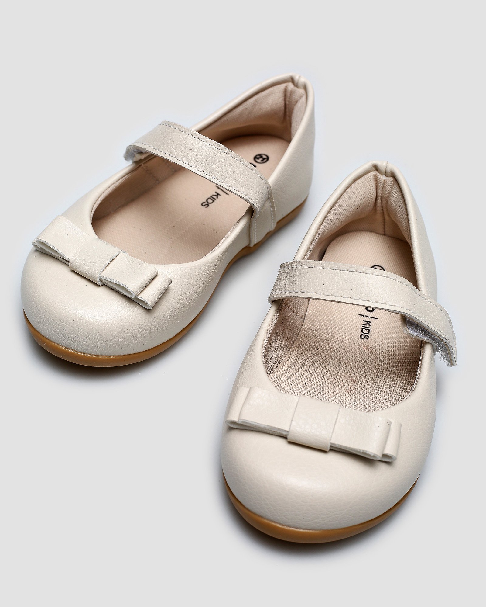 Riachuelo | Sapatilha infantil laço com fita aderente off-white | Riachuelo