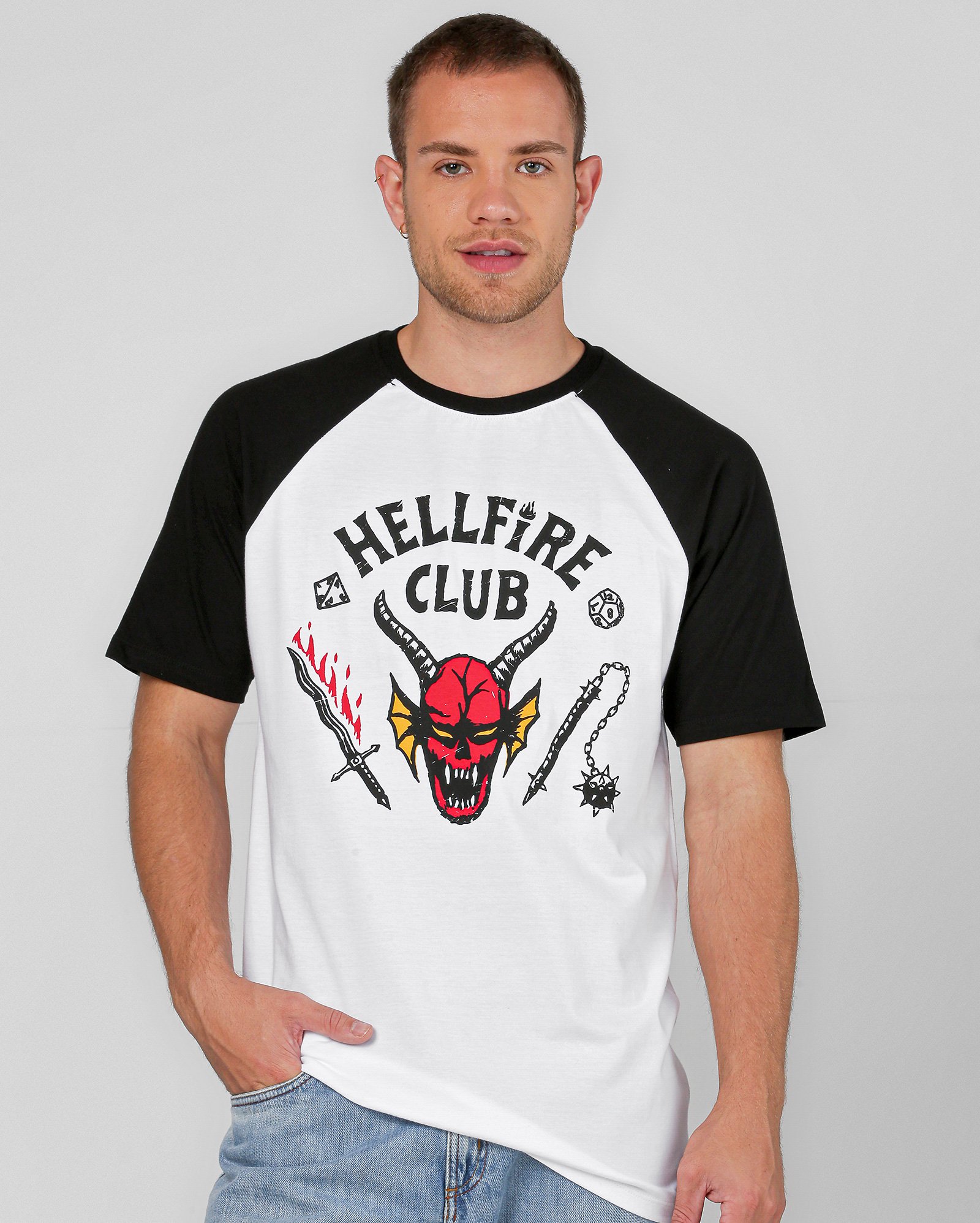 Camiseta raglan Stranger Things Hellfire Club branca| FANLAB