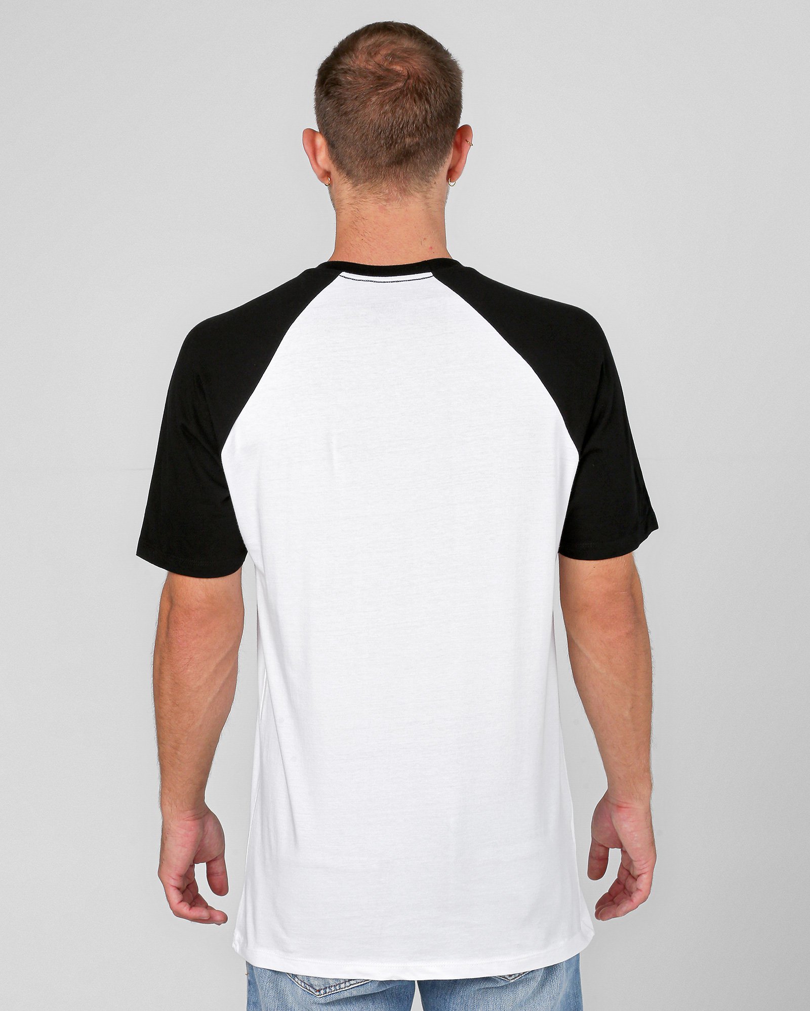 Camiseta raglan Stranger Things Hellfire Club branca| FANLAB — foto 2