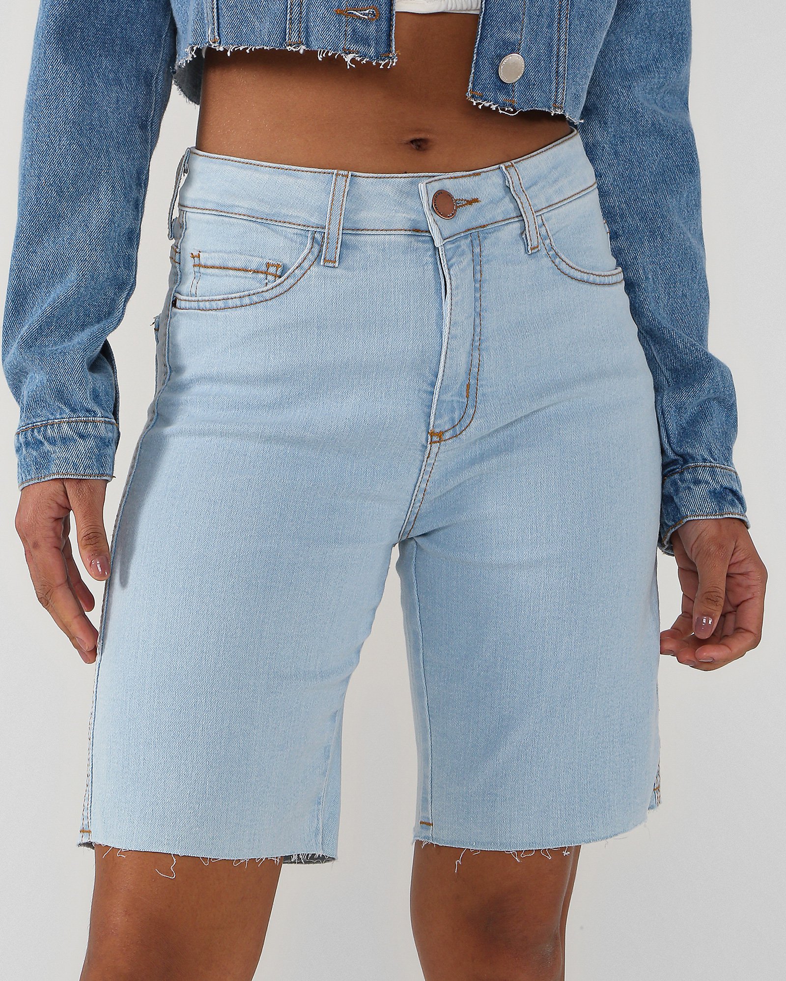 Riachuelo | Bermuda jeans feminina cintura média denim claro | Pool by ...