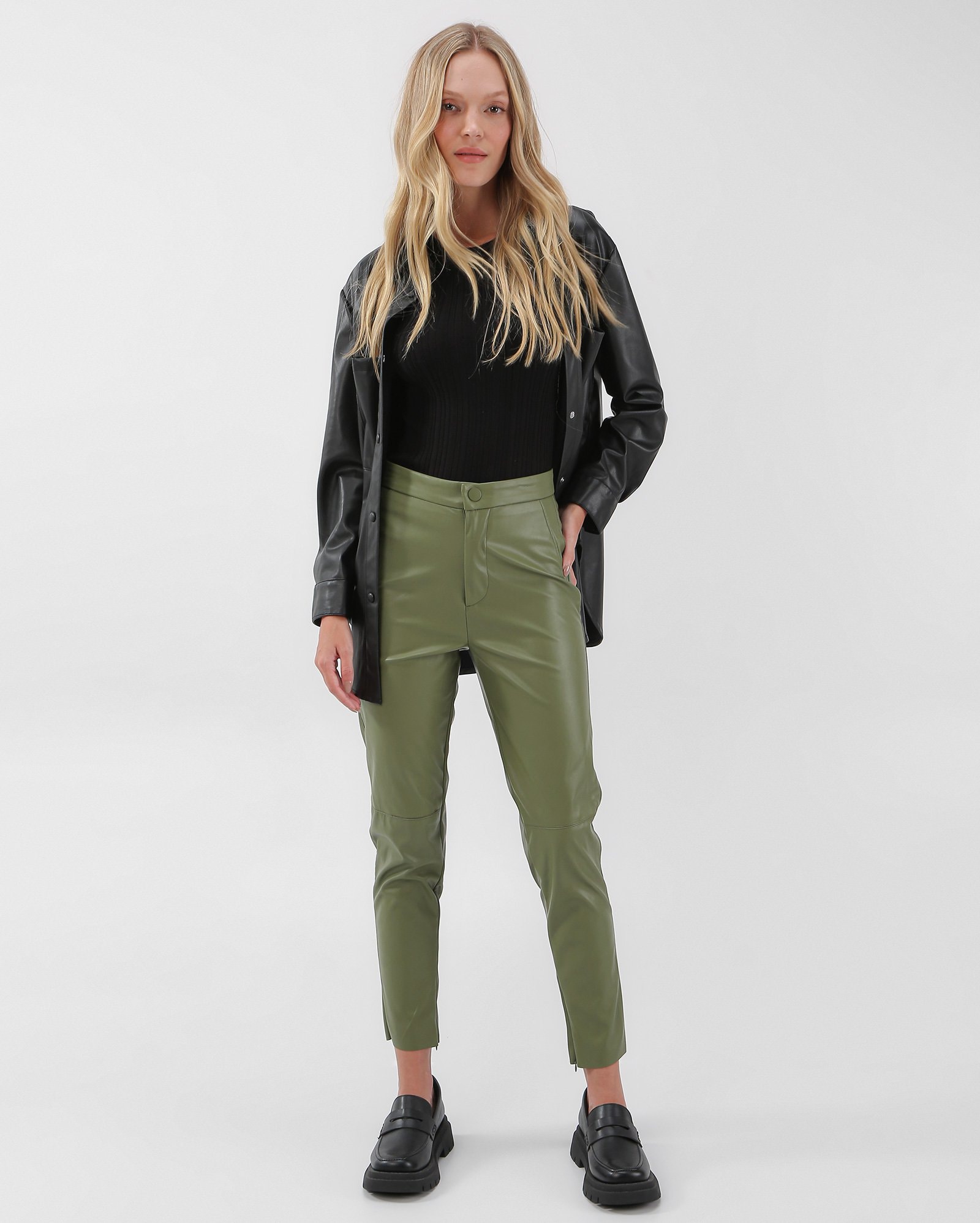 Riachuelo Calça feminina em poliuretano verde AK by Riachuelo