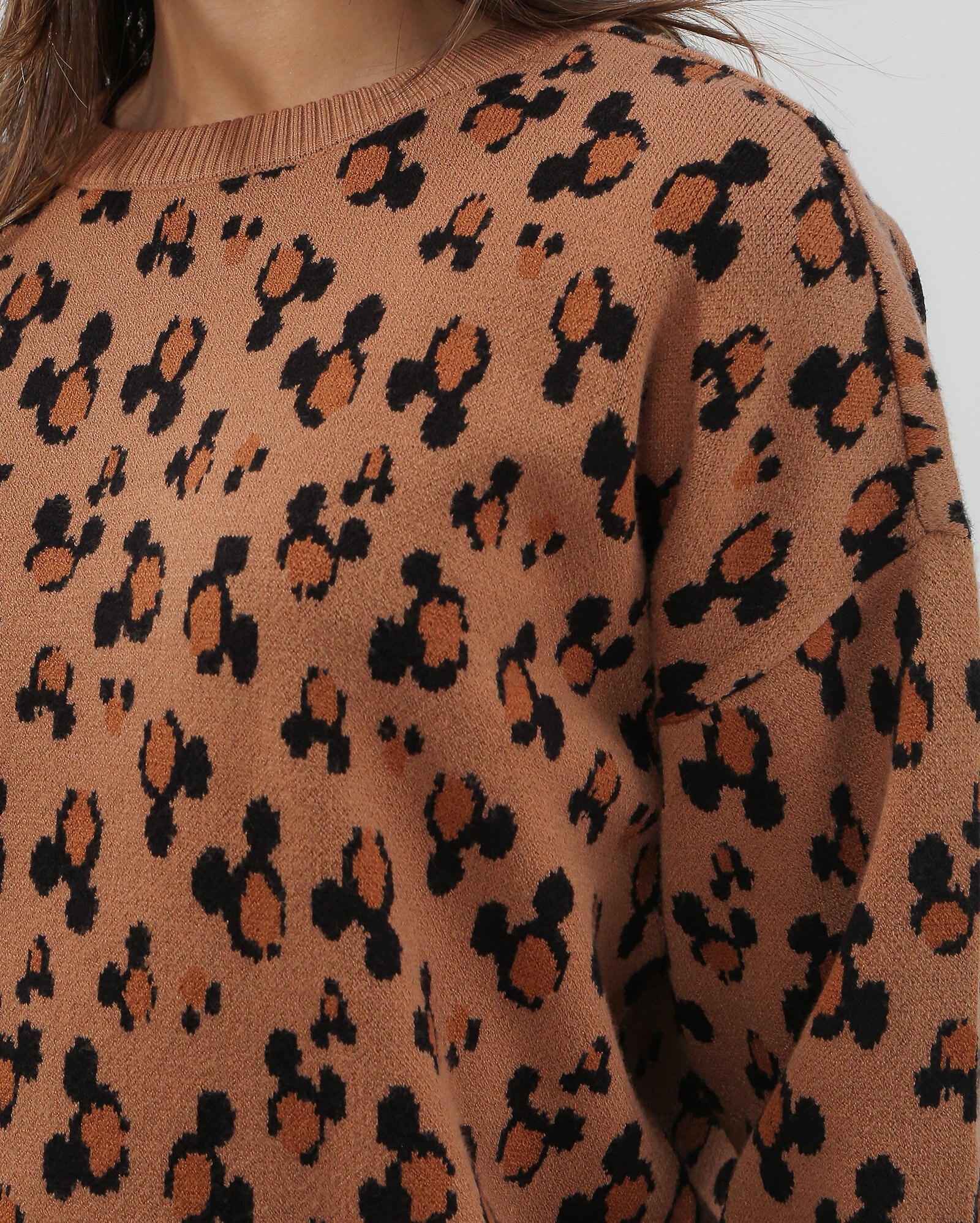 Suéter feminino de tricot minimalista Mickey marrom Disney FANLAB