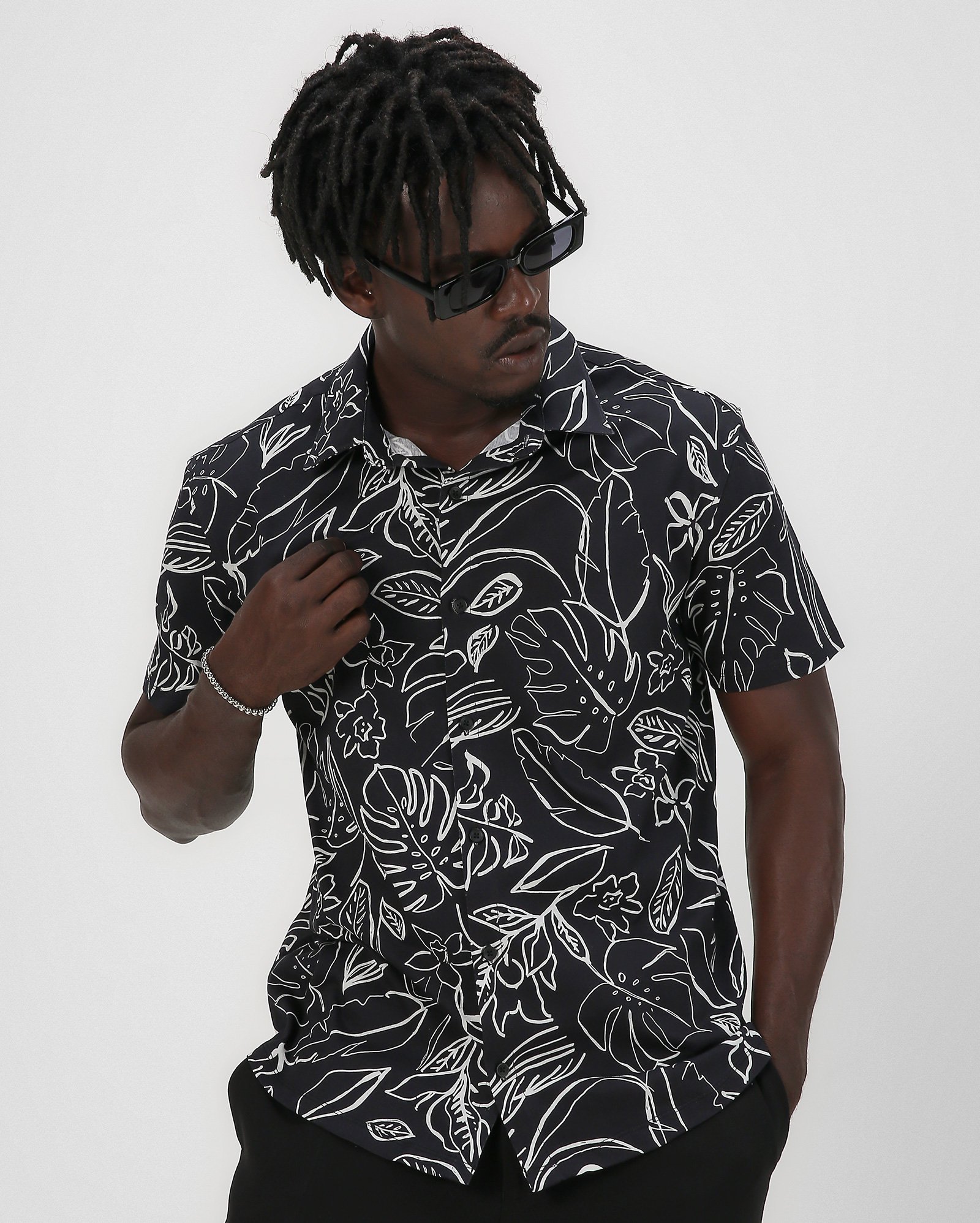 Camisa masculina slim folhas preta | Original by Riachuelo