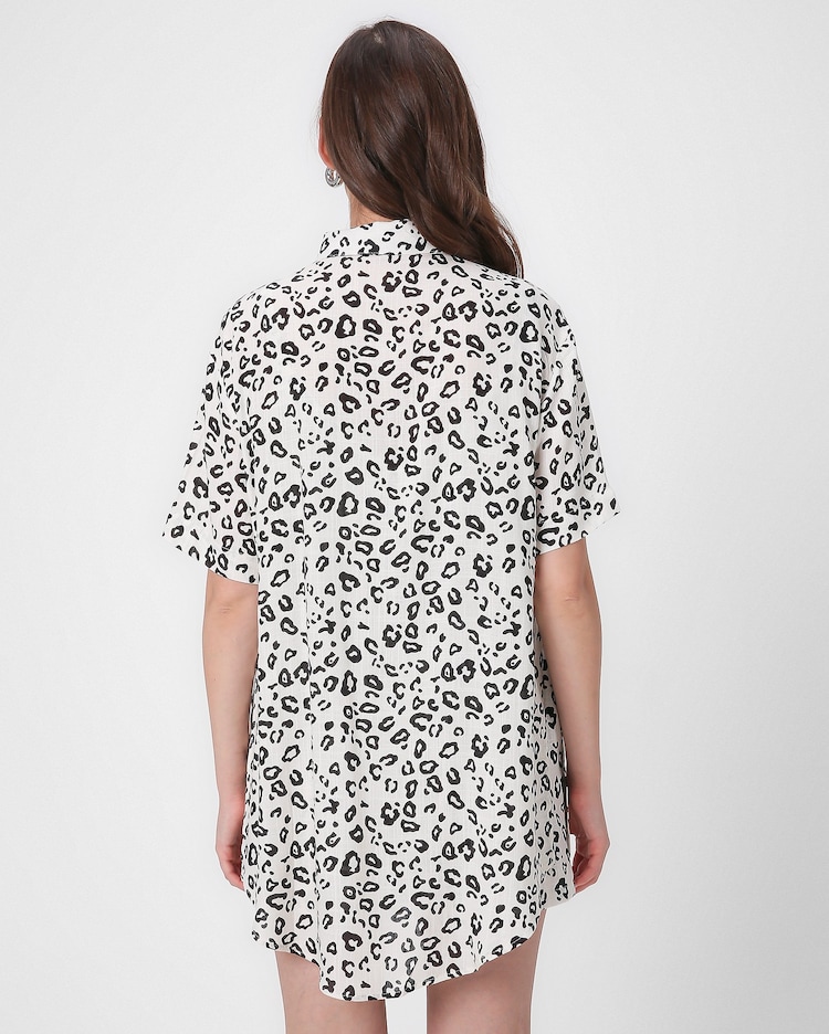 Riachuelo Camisa feminina alongada onça off-white AK by Riachuelo