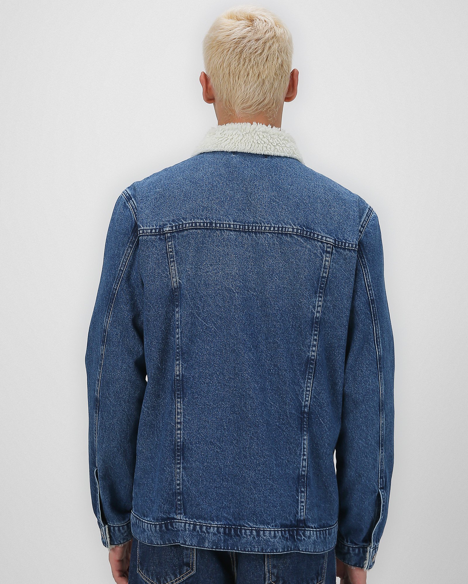Jaqueta jeans masculina trucker com sherpa denim escuro | Pool Jeans