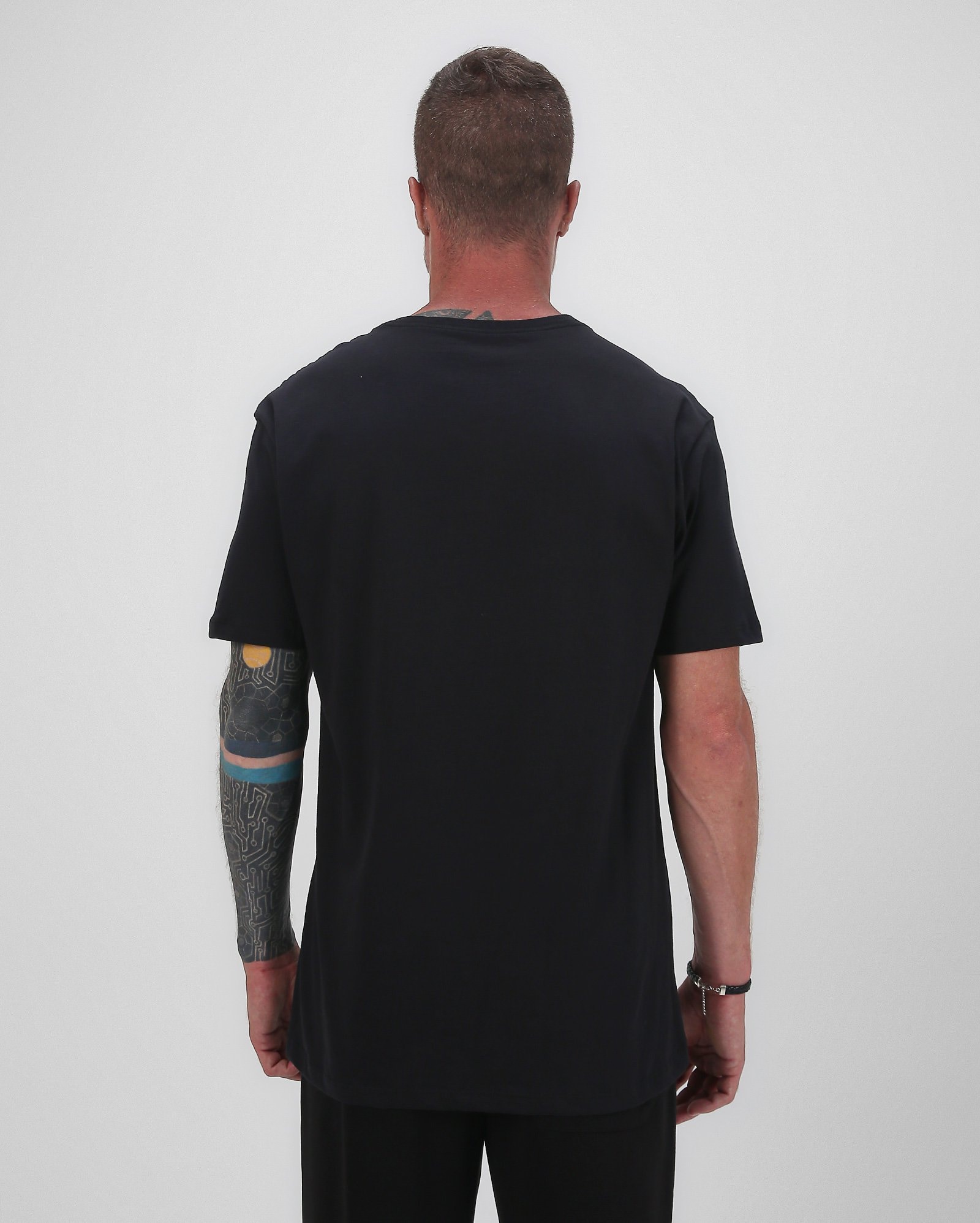 Camiseta masculina regular boneca Round 6 preta | Netflix — foto 2