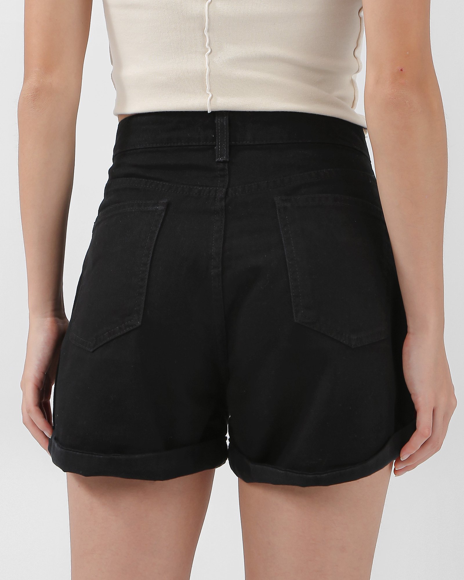 Riachuelo Short black jeans juvenil com bolsos e barra dobrada Y C