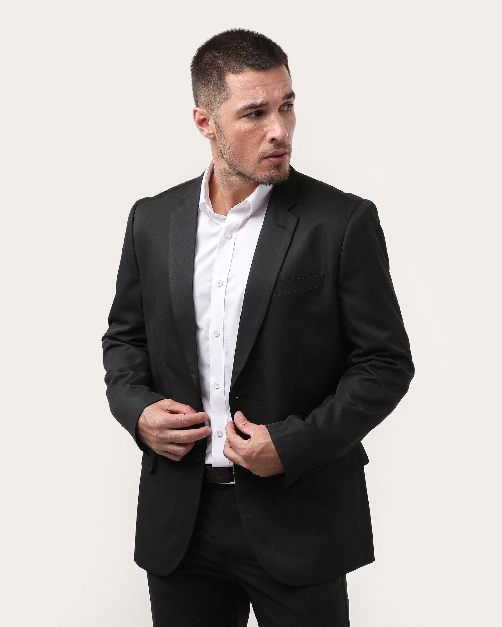 Blazer masculino slim alfaiatado com ombreiras - Preto