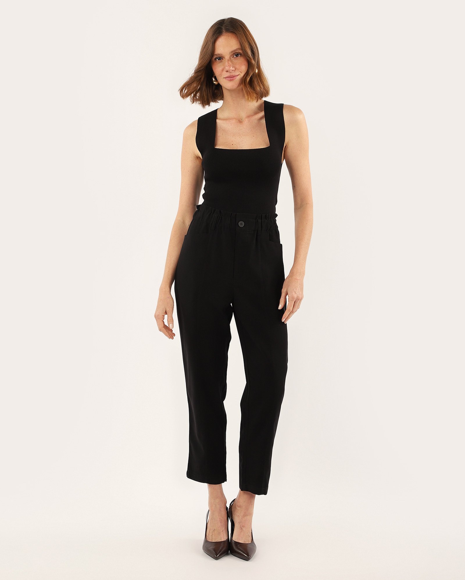 Calça feminina clochard Yumi em viscolinho - Preto