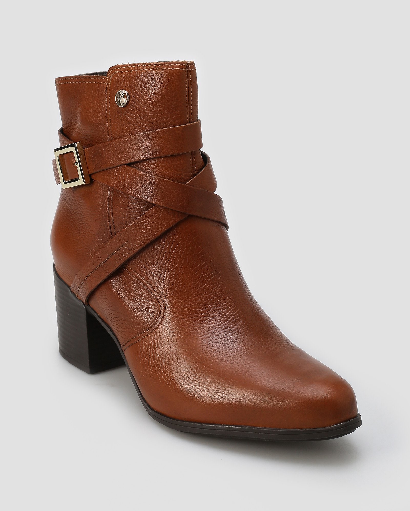 Riachuelo | Bota feminina cano curto bico fino com tiras marrom | Bottero