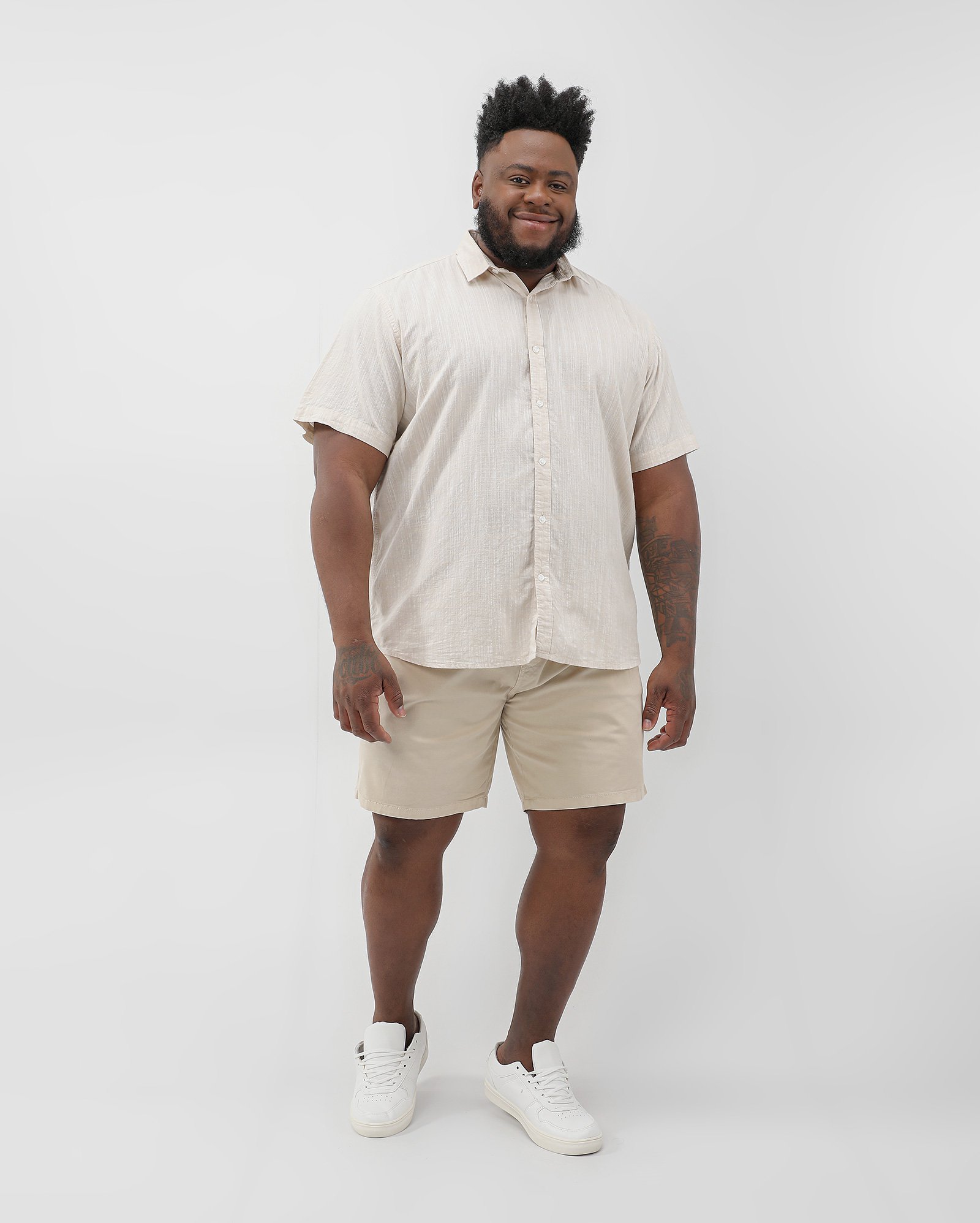 Bermuda sarja plus size masculina reta cós elástico bege | Pool Jeans