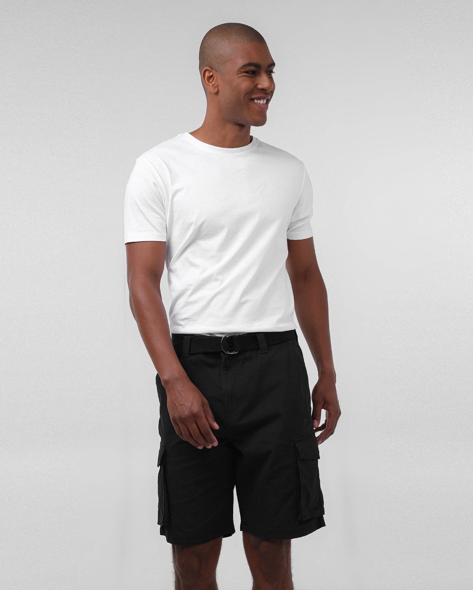 Bermuda sarja masculina cargo com cinto de fivela - Preto | Pool Jeans