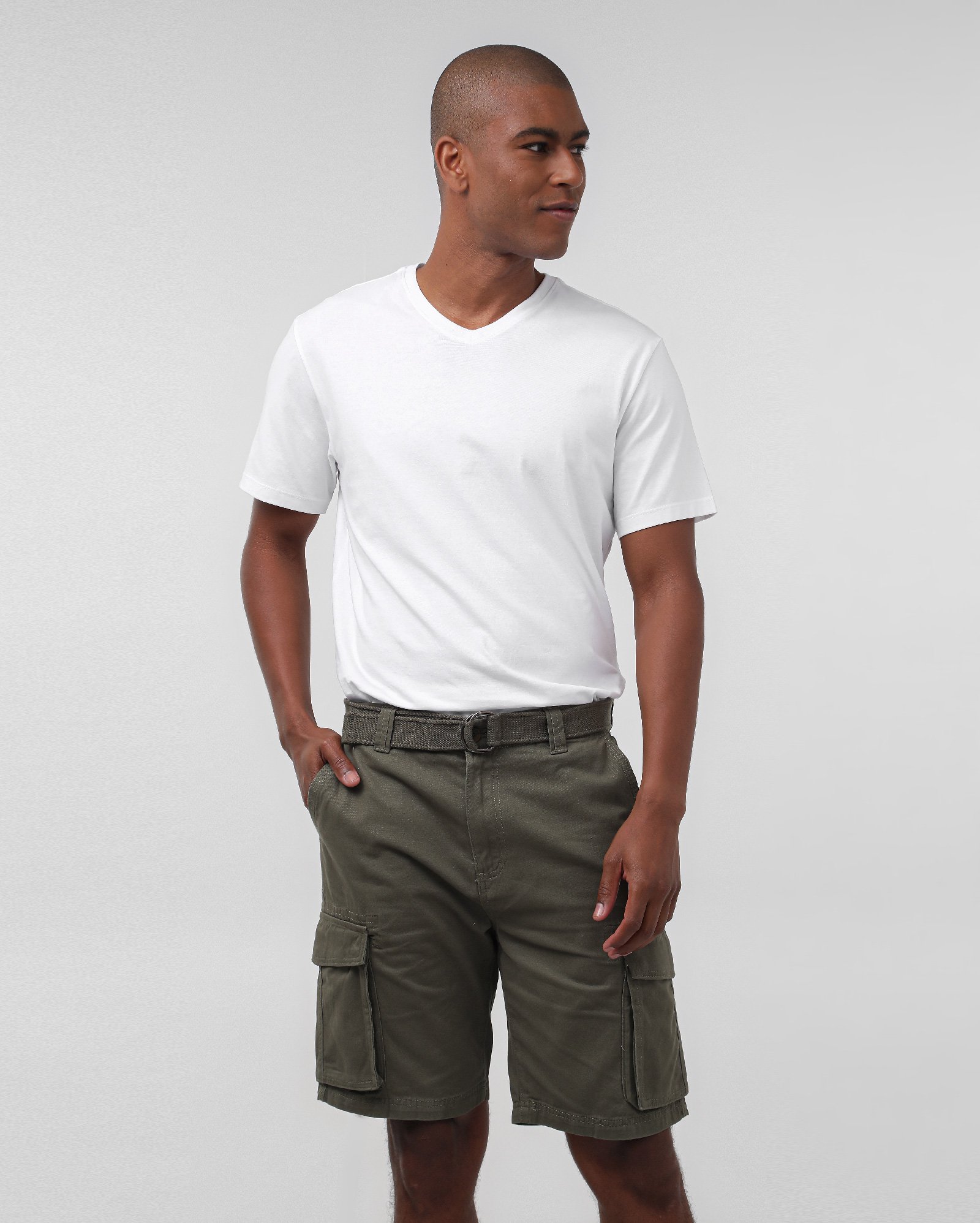 Bermuda sarja masculina cargo com cinto de fivela - Verde Musgo | Pool Jeans