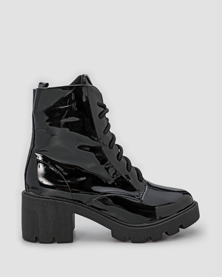 Riachuelo Bota coturno feminina com salto tratorado preta - Main Image