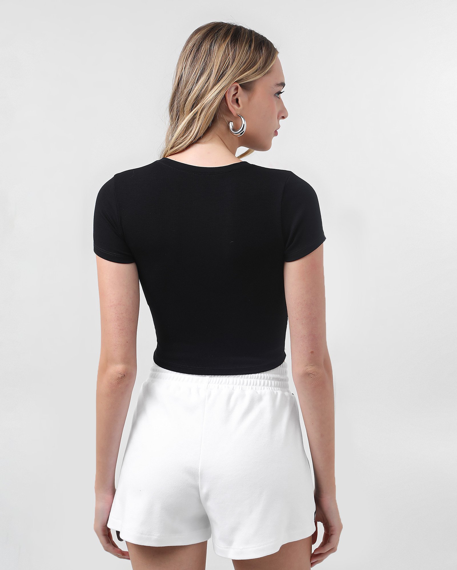 Camiseta cropped Gigi canelada manga curta - Preto | Pool