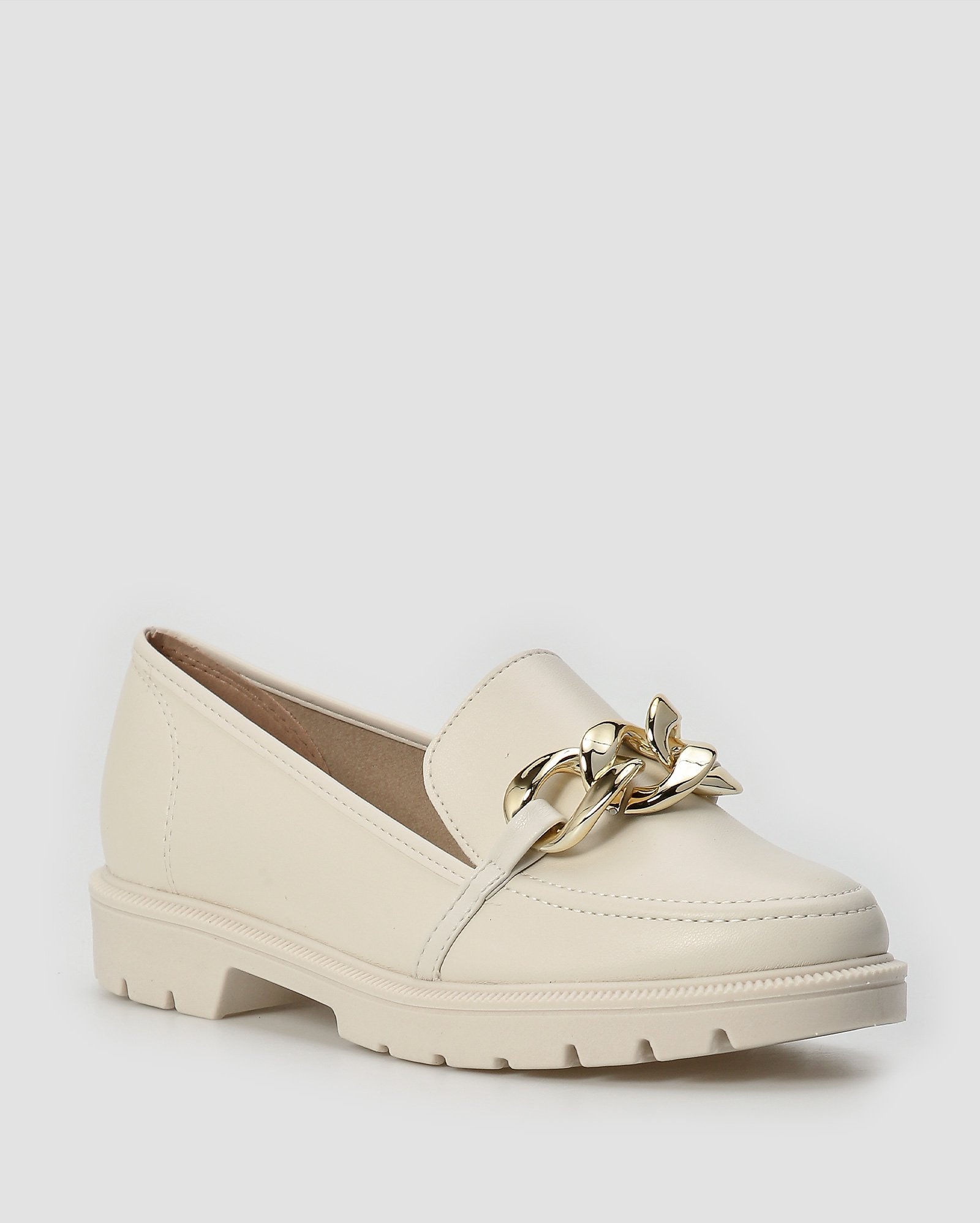 Mocassim feminino tratorado com correntes preto - Branco | Beira Rio