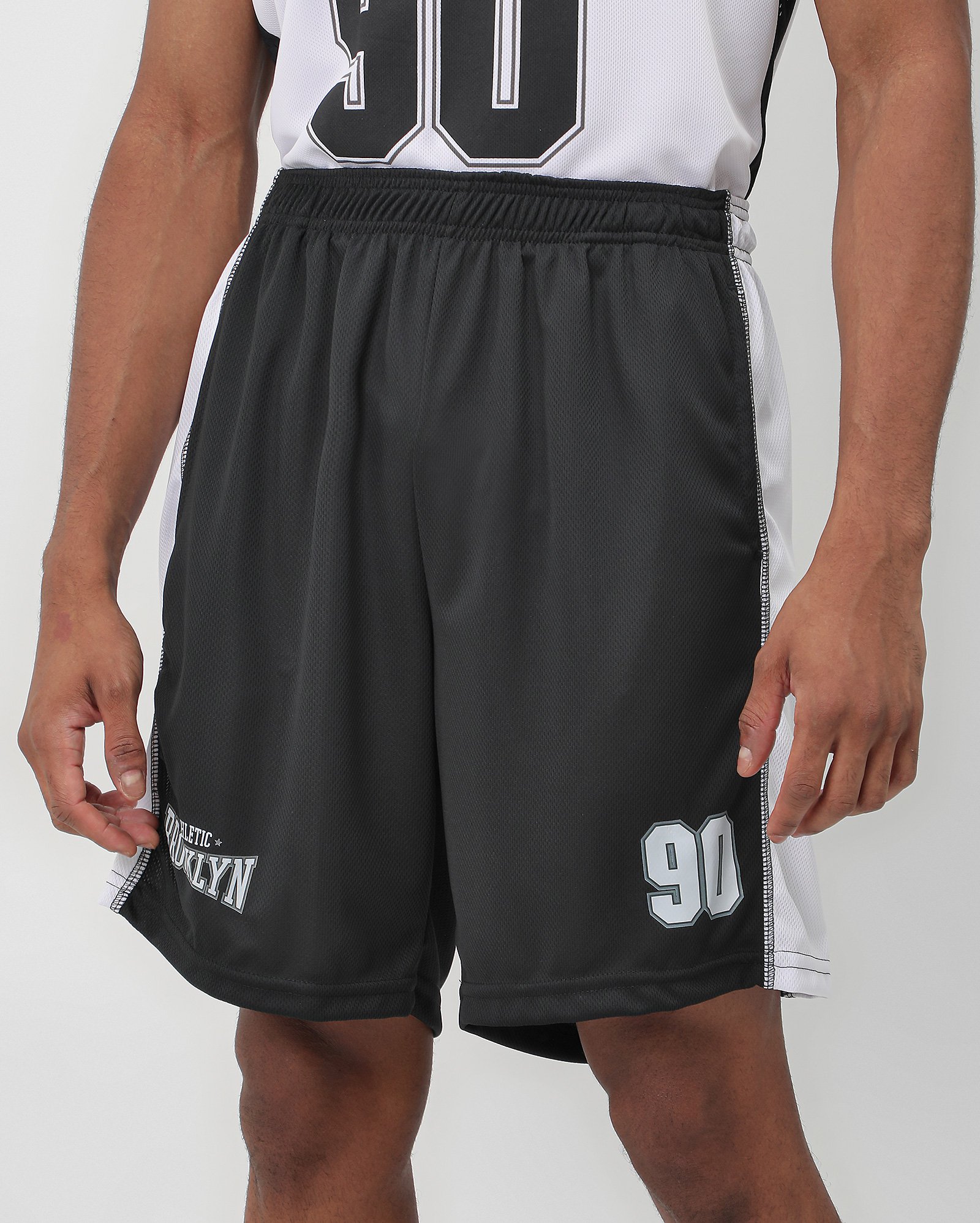 Riachuelo Bermuda esportiva masculina com perfuros Brooklyn preta