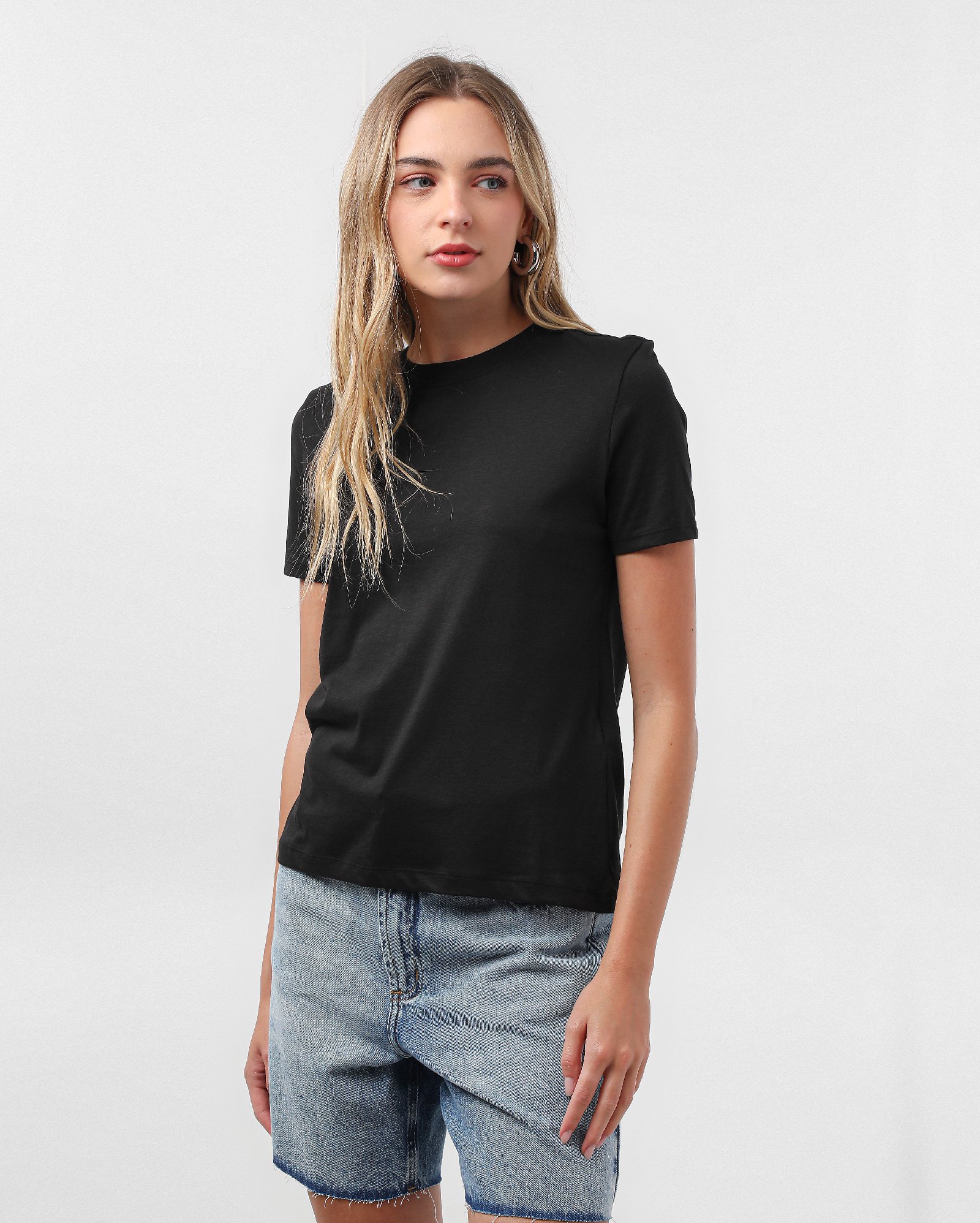 Camiseta feminina Anelize algodão peruano - Preto | Pool Premium