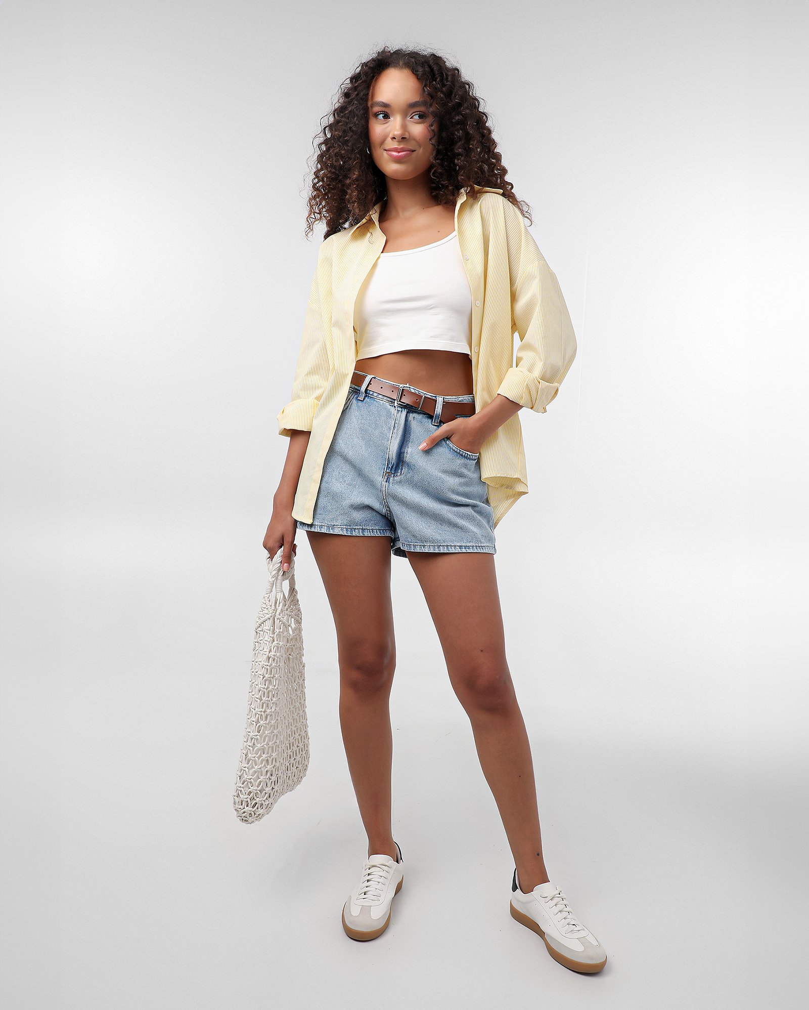 Short jeans feminino mom cintura alta com cinto - Jeans Claro | Pool Jeans