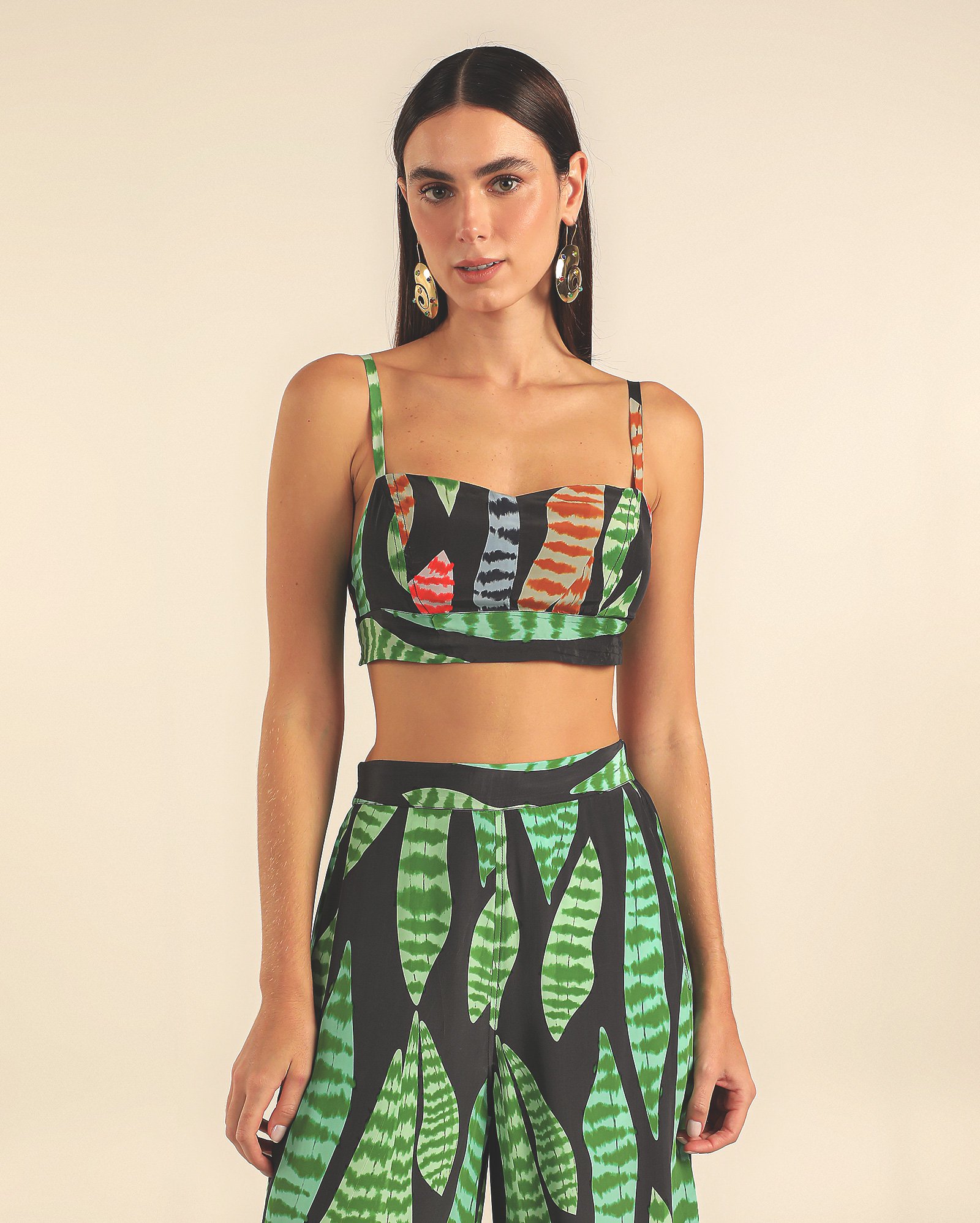 Regata cropped espada-de-são-jorge preta | BDLN para Riachuelo