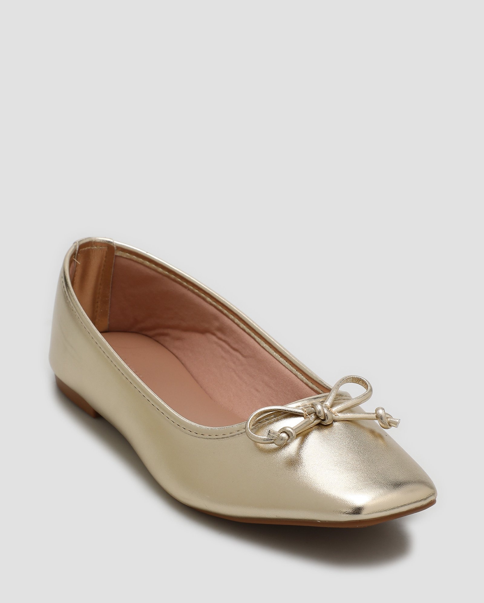 Sapatilha feminina com laço decorativo - Ouro | Riachuelo