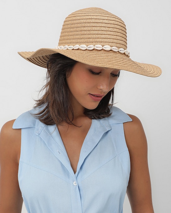Chapéu feminino de palha com búzios
