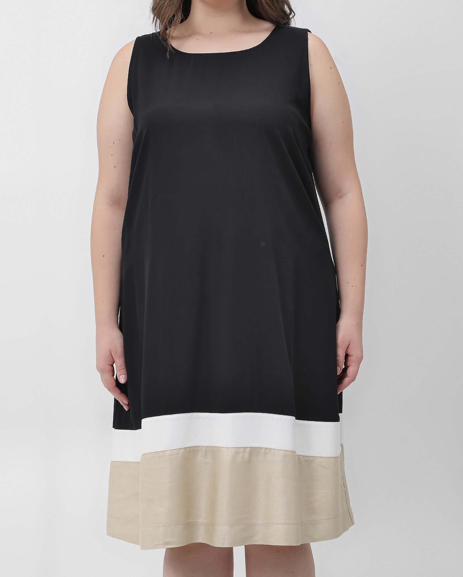 Riachuelo Vestido plus size midi reto em viscose preto AK Plus